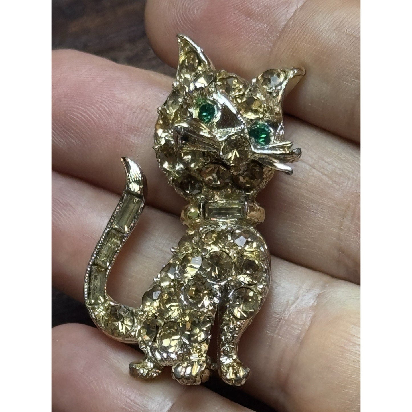 Vintage Rhinestone Cat Brooch Green Eyes Goldtone Figural Kitty Pin 1.75”