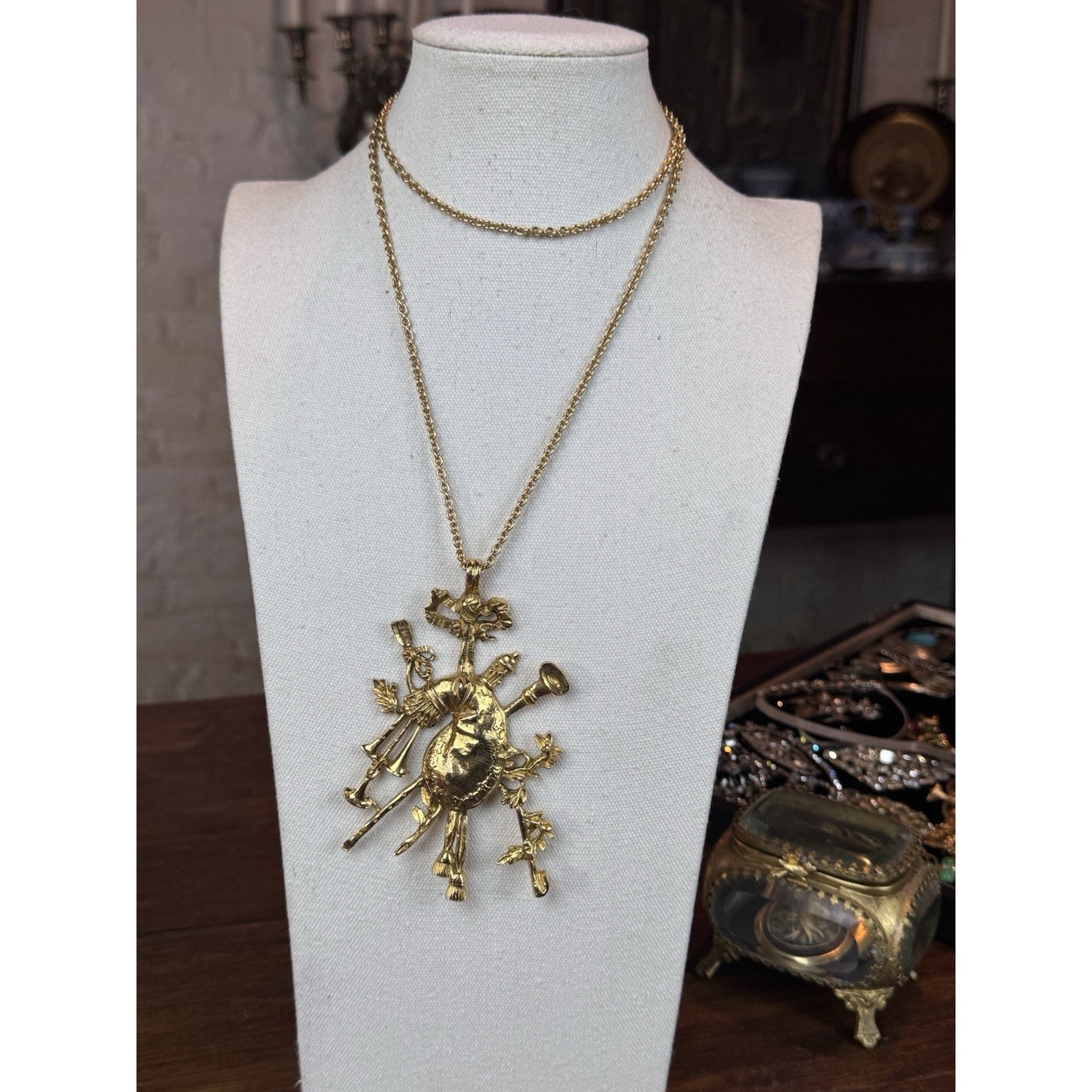 Vintage Jeanne Necklace Bagpipe Pendant Goldtone Figural Charm 32” 4.5”