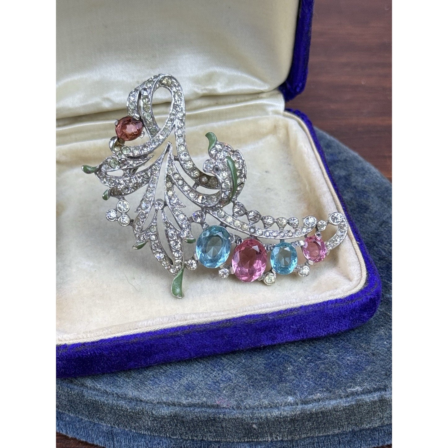 Vintage Crown Trifari Fur Clip Alfred Philippe 1940   Rhinestone
