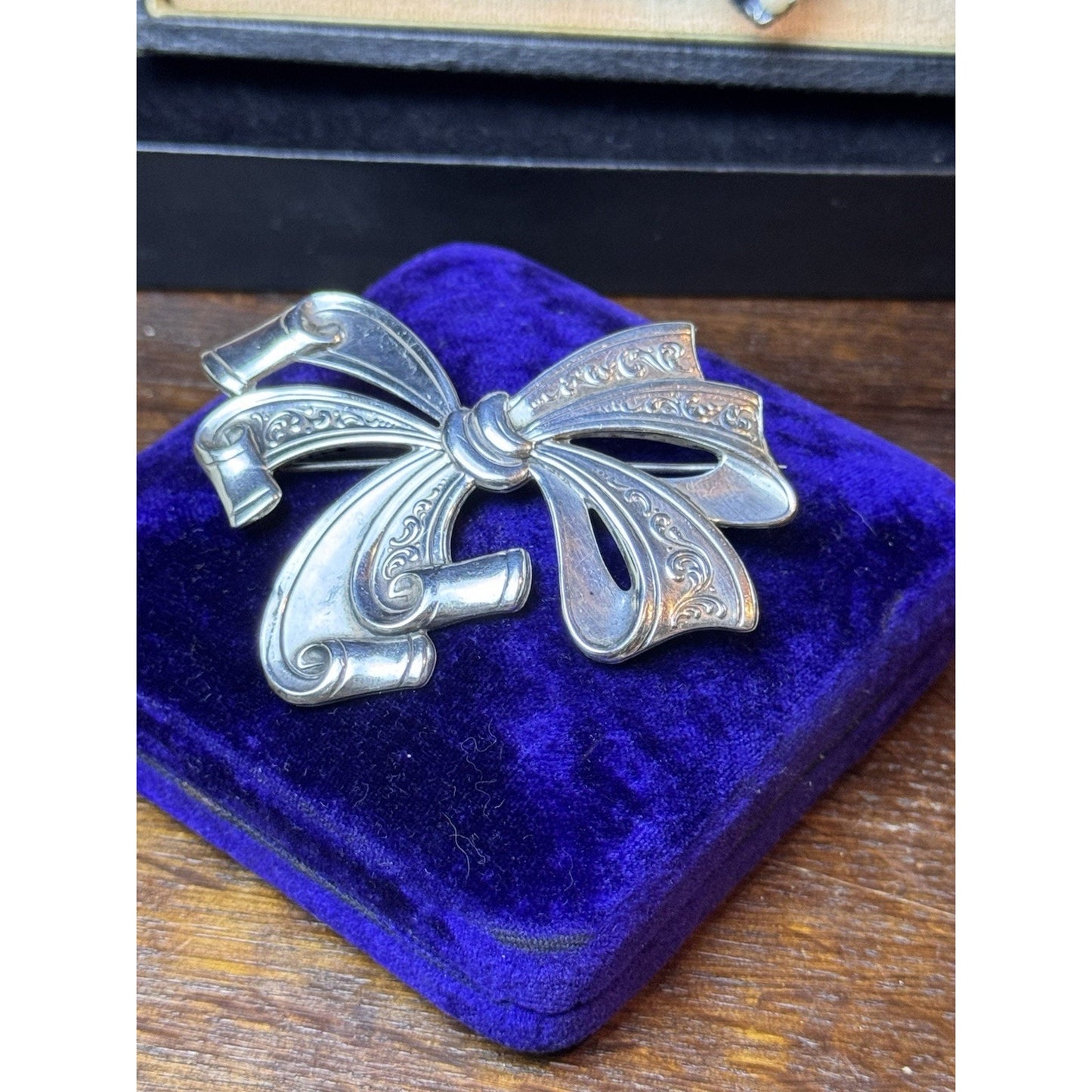 Vintage Sterling Silver Bow Brooch Ribbon Pin Repousse Scrollwork 2.75” 18.8g