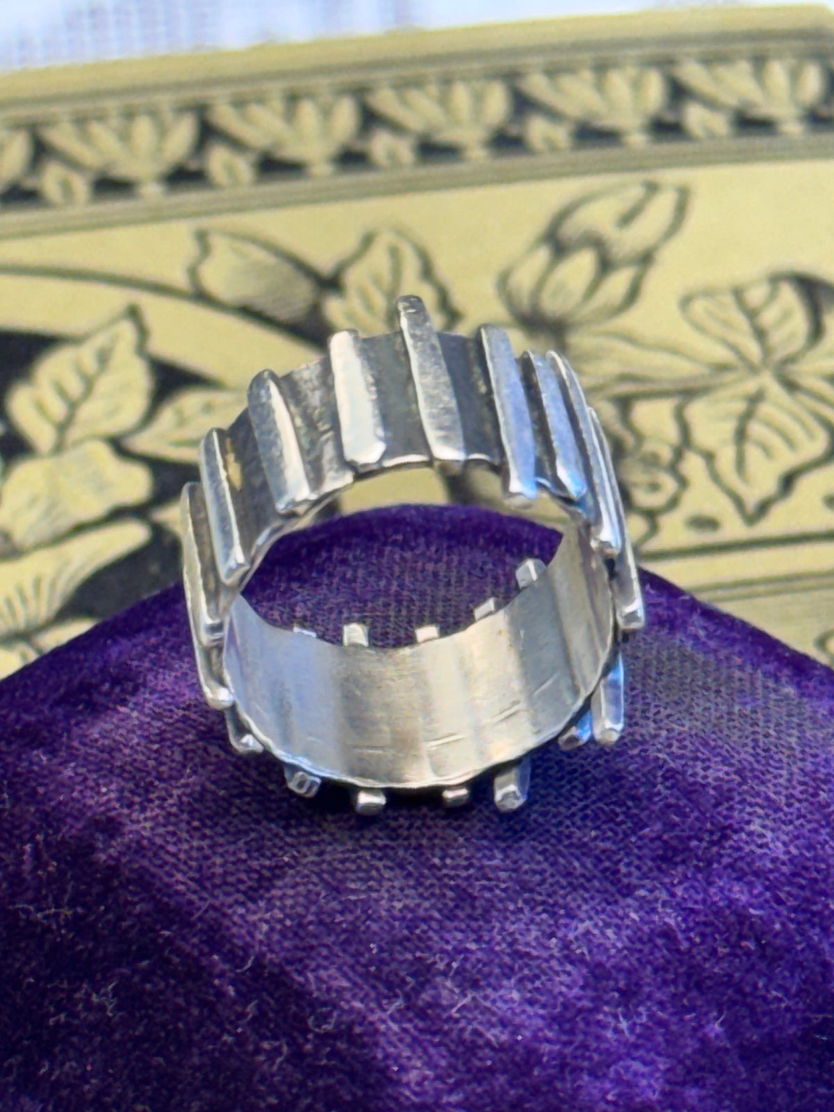 Silver Artisan Ring Modernist Sculptural Raised Bar Wide Band Size 7.5