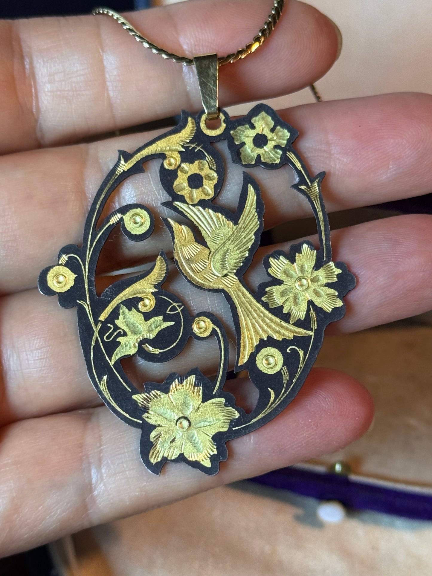 Spanish Damascene Bird Pendant Black Gold Tone Necklace 24” Trifari Chain Vintage