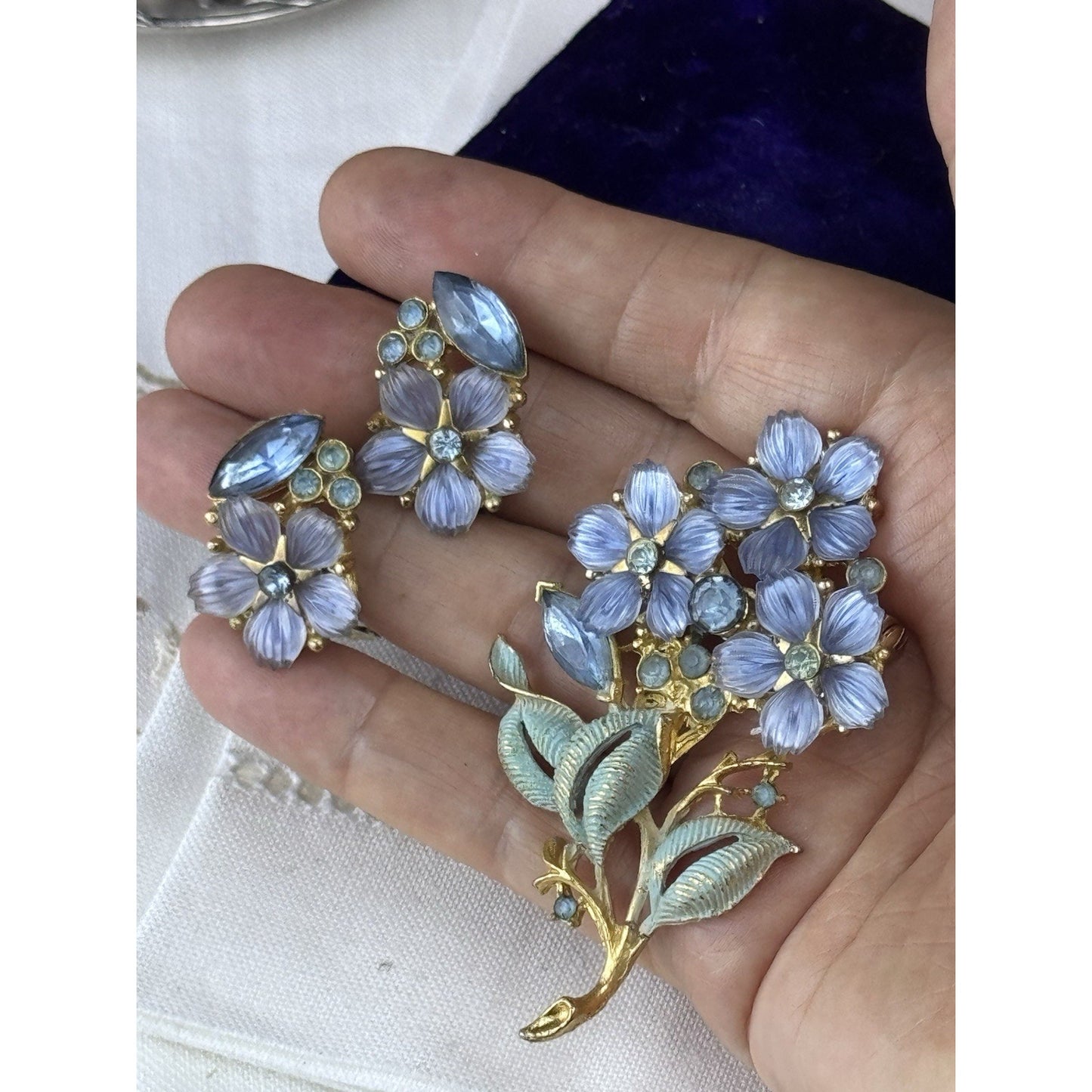 Vintage Floral Brooch Goldtone Blue Enamel Clip Earrings Demi Parure 3”