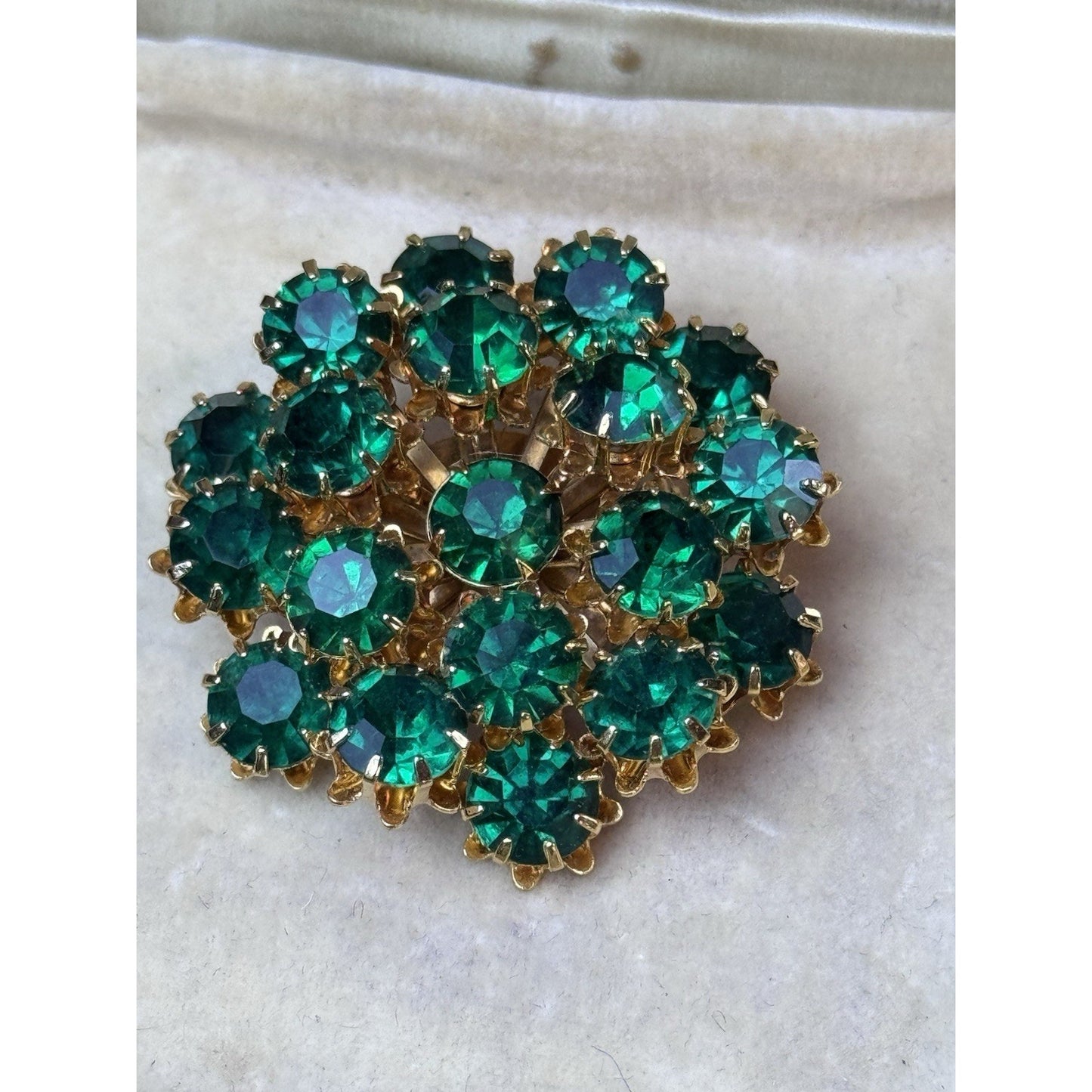 Vintage Green Rhinestone Brooch Goldtone Round Cluster Pin 1.75”