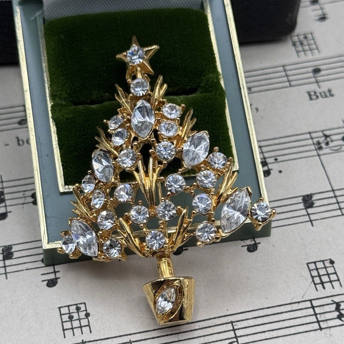 Christmas Tree Brooch Vintage Goldtone Clear Rhinestone Figural Pin 2.5” Holiday