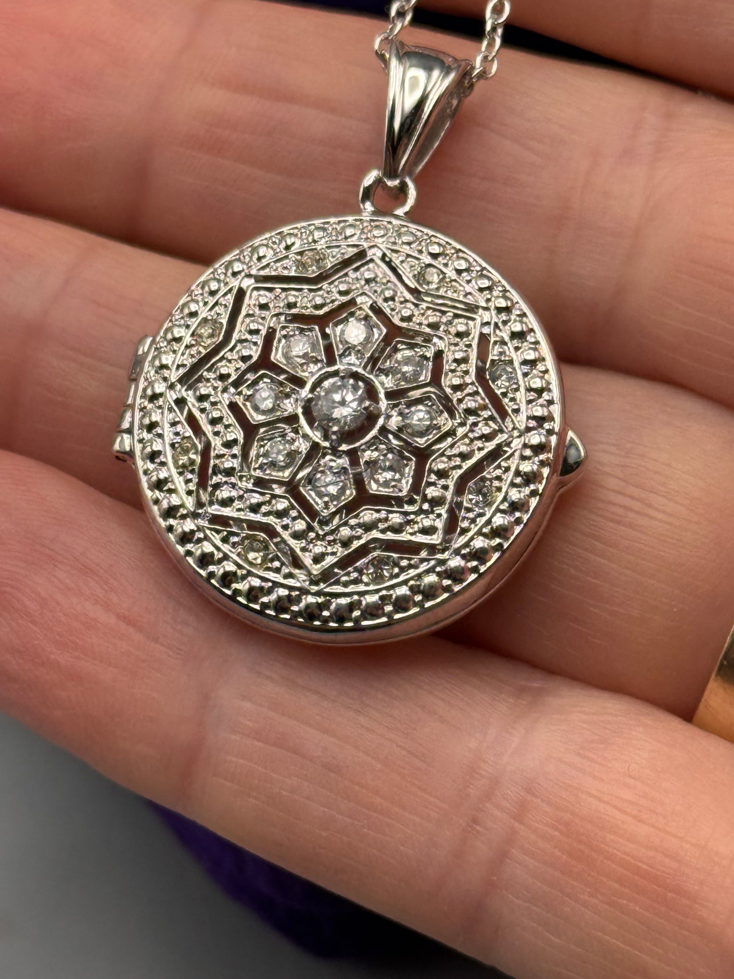 Vintage Avon Silver-tone Locket Filigree Rhinestone Necklace 16” 1” Locket