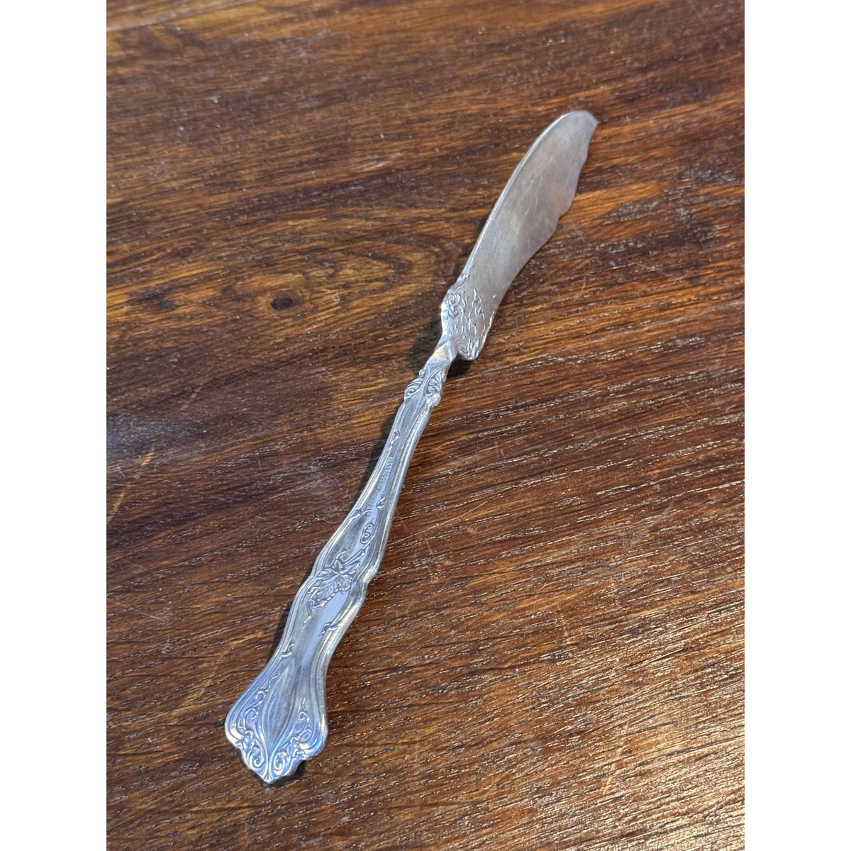 Rogers Silverplate Master Butter Knife Grape & Scroll Design 7” Serving