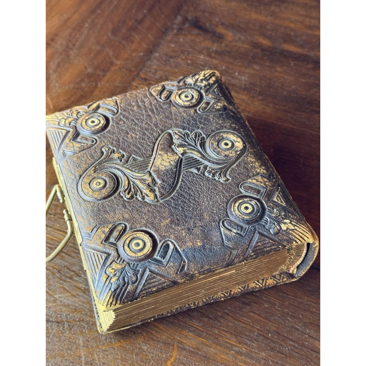 Antique Photo Album 18 Victorian Portraits Embossed Cover Clasp 6”x5” DAMAGED