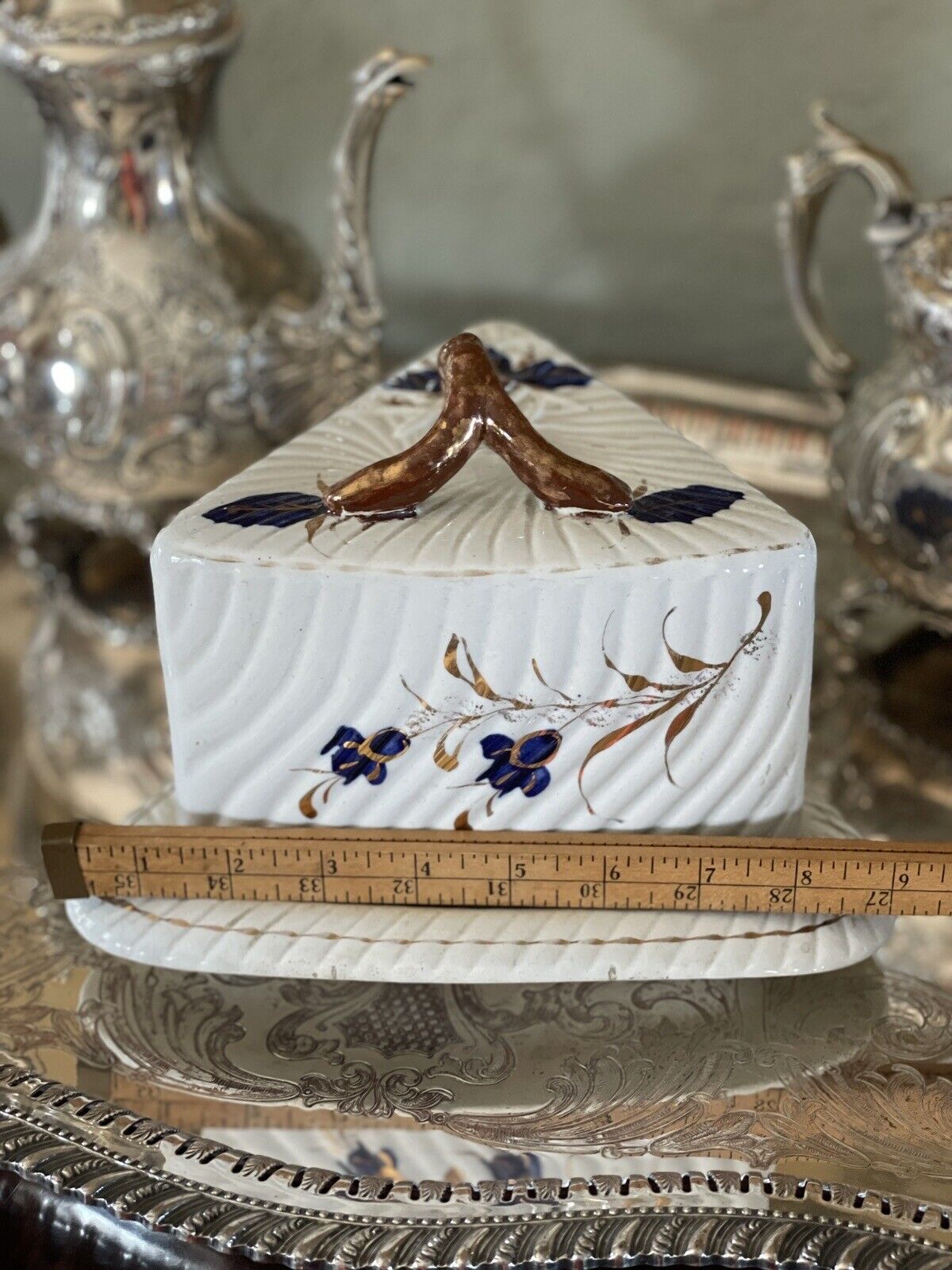 English Ironstone Porcelain Imari Style Cheese Keeper Late 19th Century