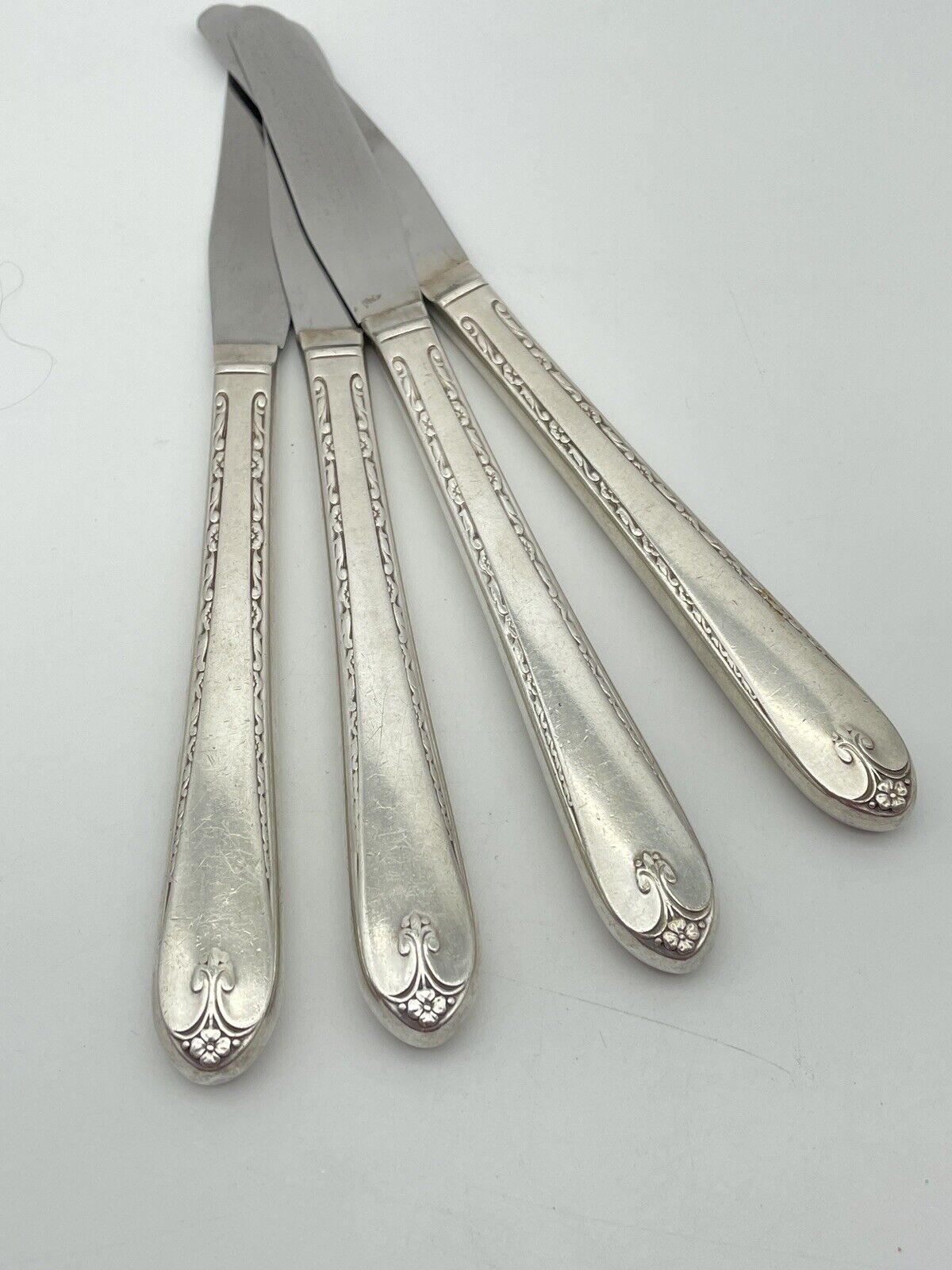 Wm Rogers & Son EXQUISITE Silverplate Flatware 8.5" Dinner Knives Set of 4