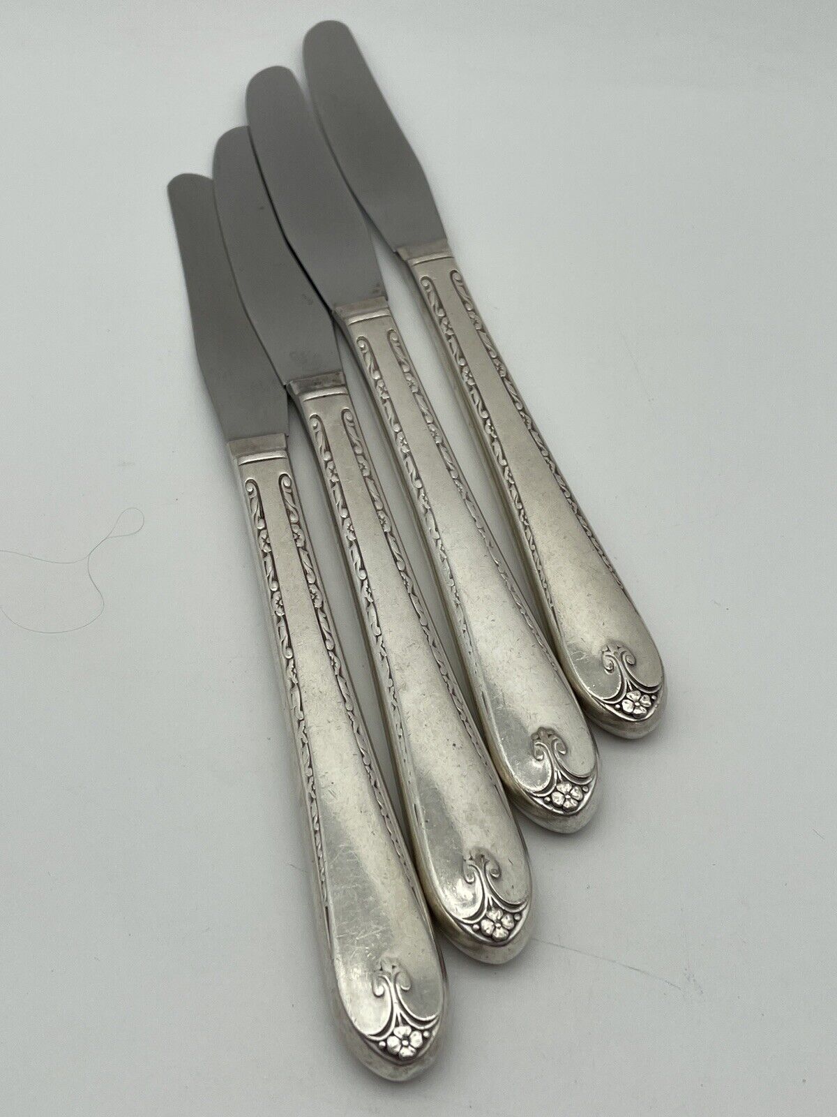 Wm Rogers & Son EXQUISITE Silverplate Flatware 8.5" Dinner Knives Set of 4