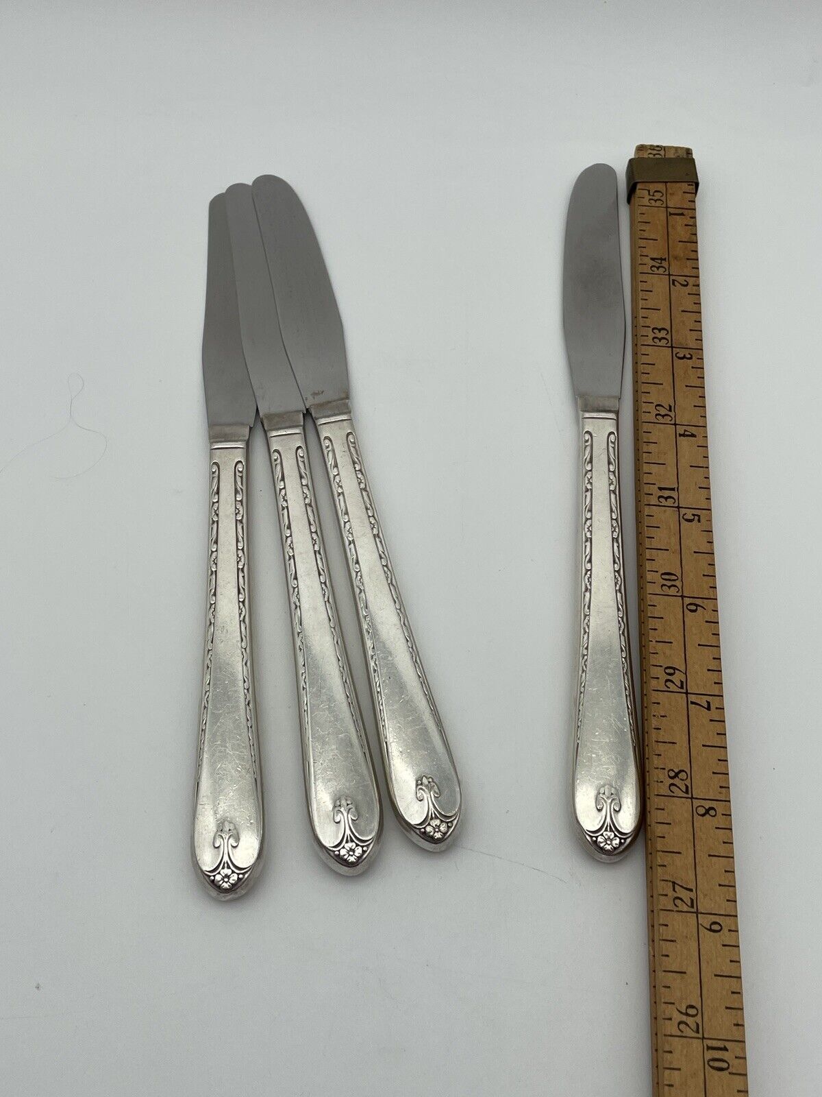 Wm Rogers & Son EXQUISITE Silverplate Flatware 8.5" Dinner Knives Set of 4