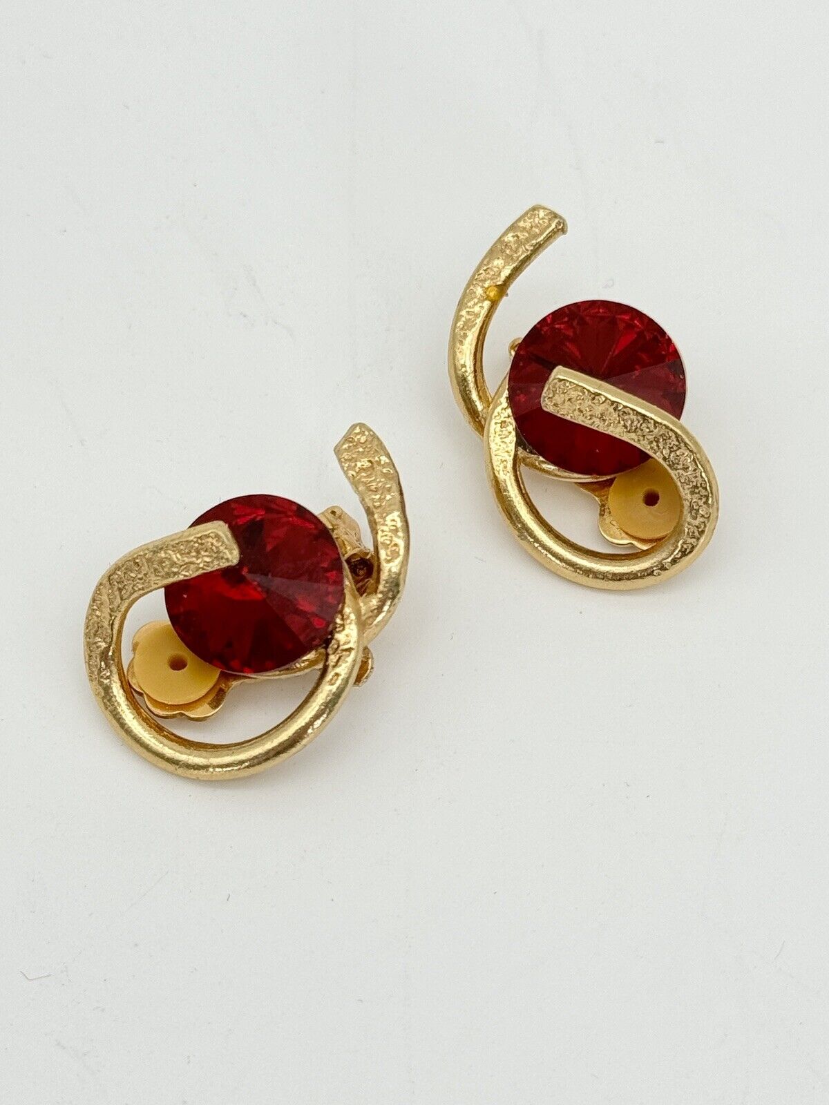 Modernist Red Rhinestone Couture Clip-on Earrings J. Jansen 24k Gold Plated