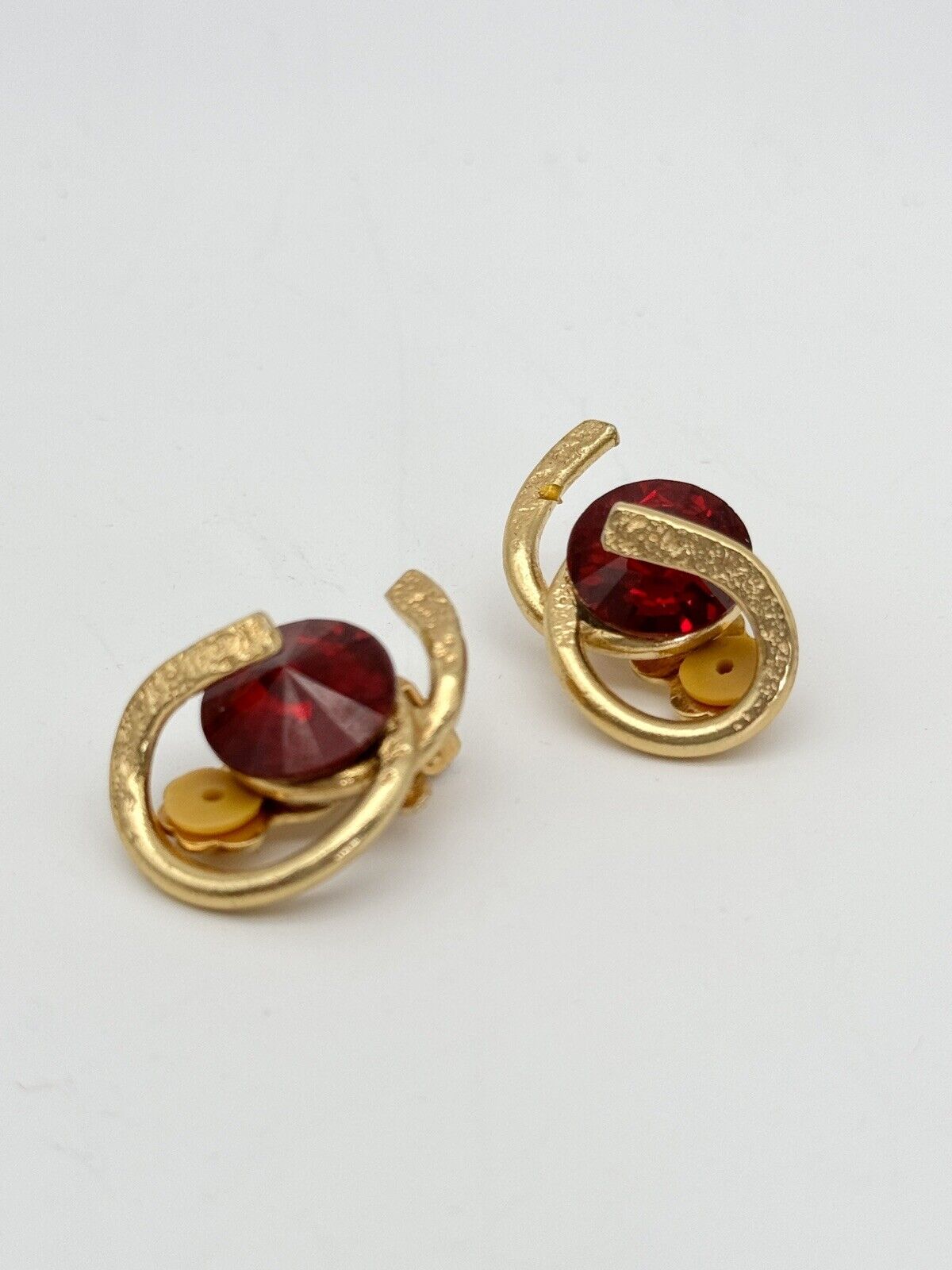 Modernist Red Rhinestone Couture Clip-on Earrings J. Jansen 24k Gold Plated