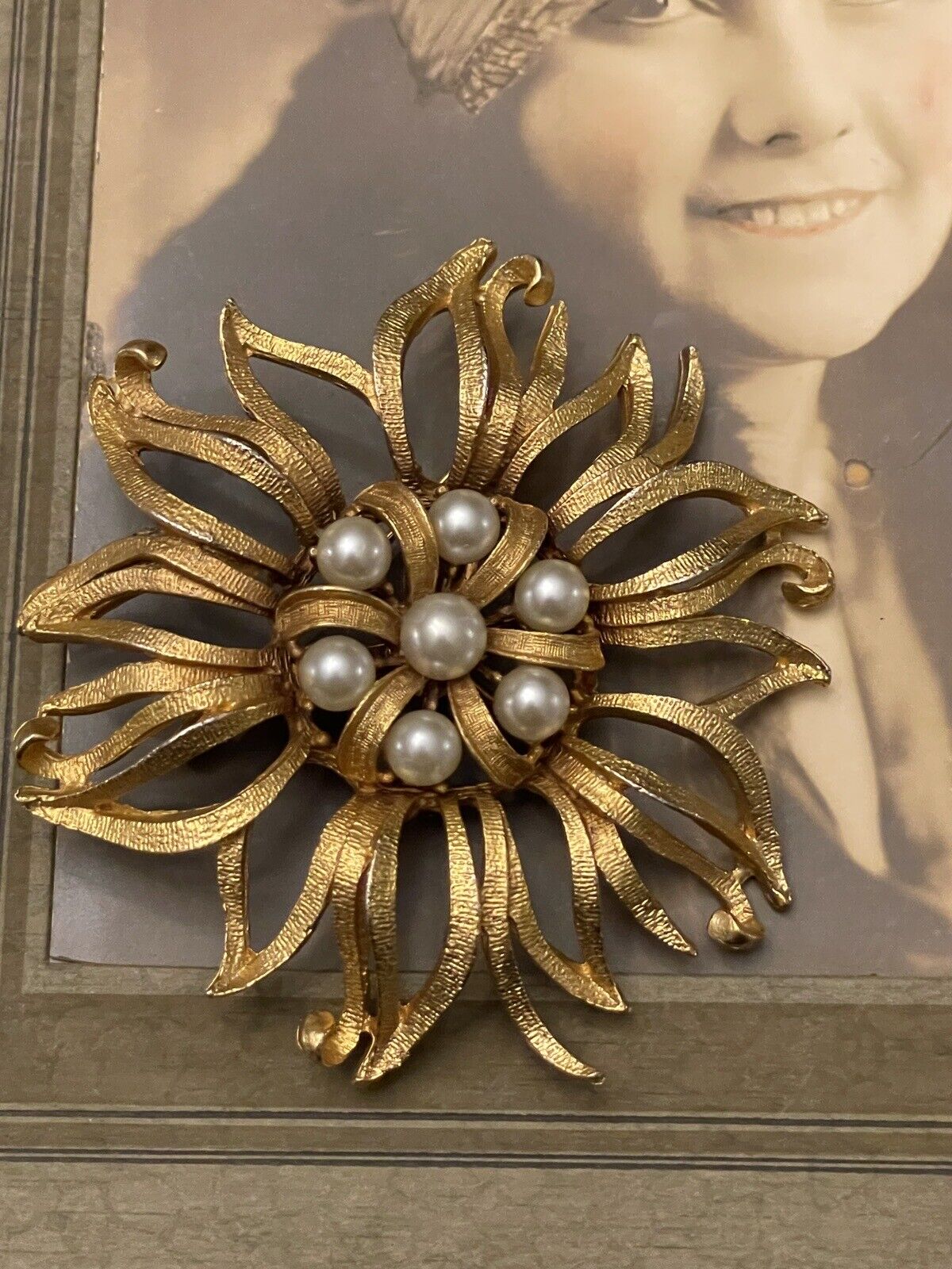 Vintage MCM Brooch with Faux Pearls in Goldtone Sunburst