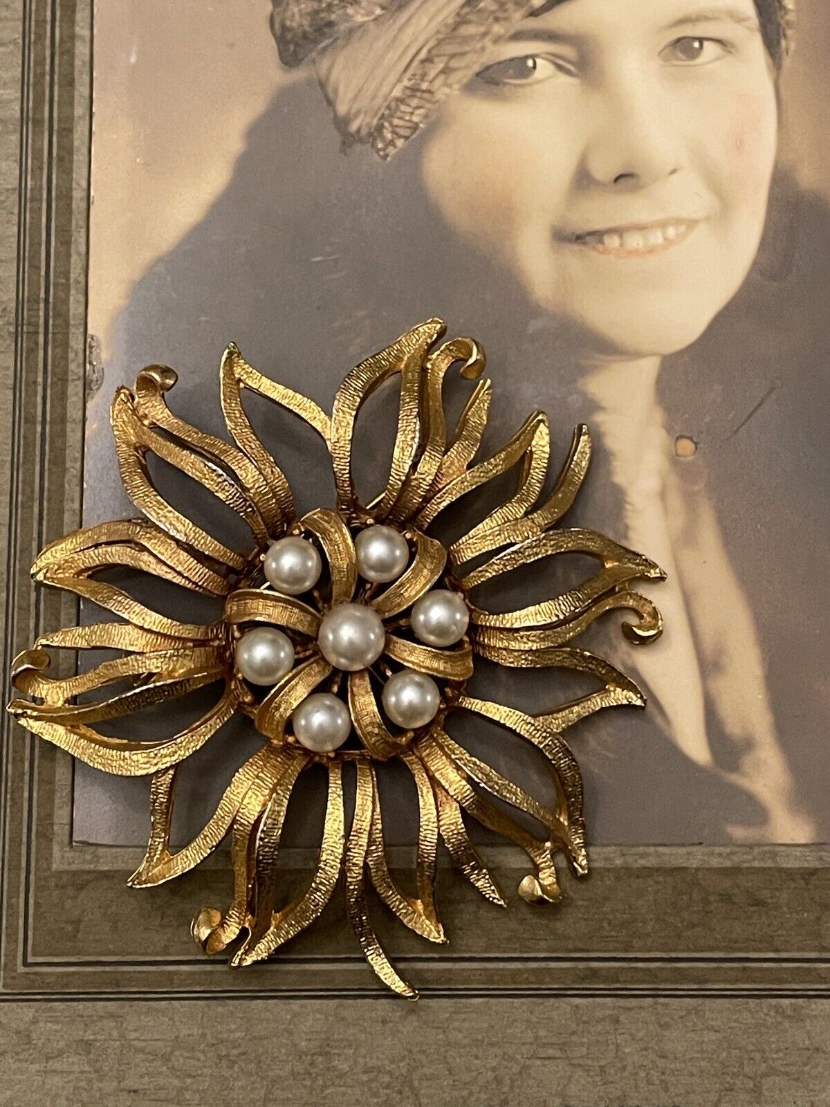 Vintage MCM Brooch with Faux Pearls in Goldtone Sunburst