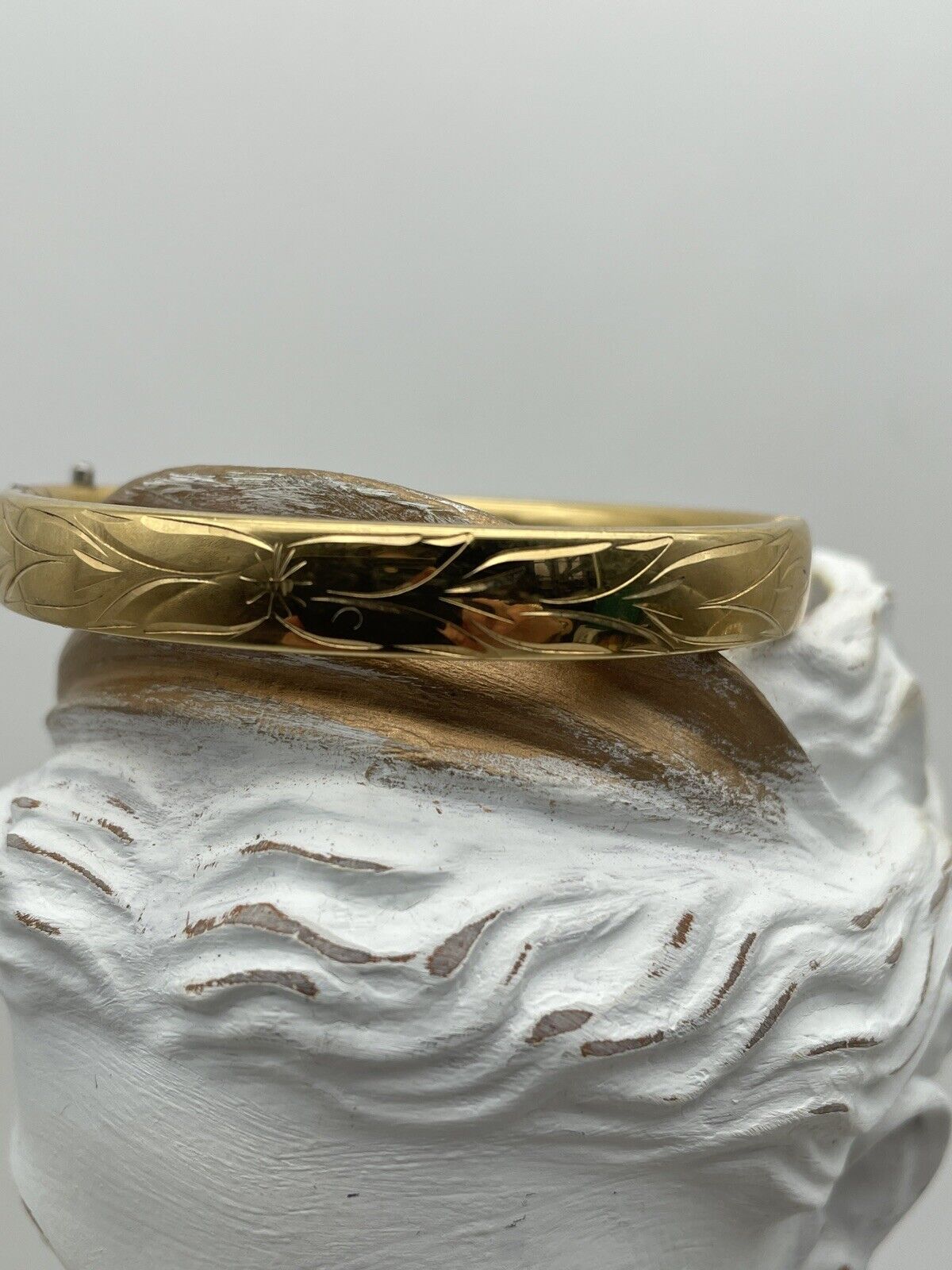 Vintage Signed NAPIER Hand Engraved Gold Tone Hinged Lock Bangle Bracelet Floral