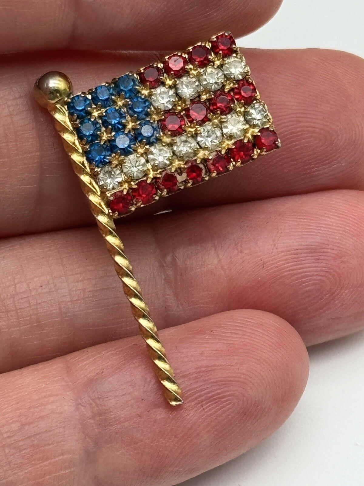 VINTAGE RHINESTONE PIN BROOCH- AMERICAN FLAG