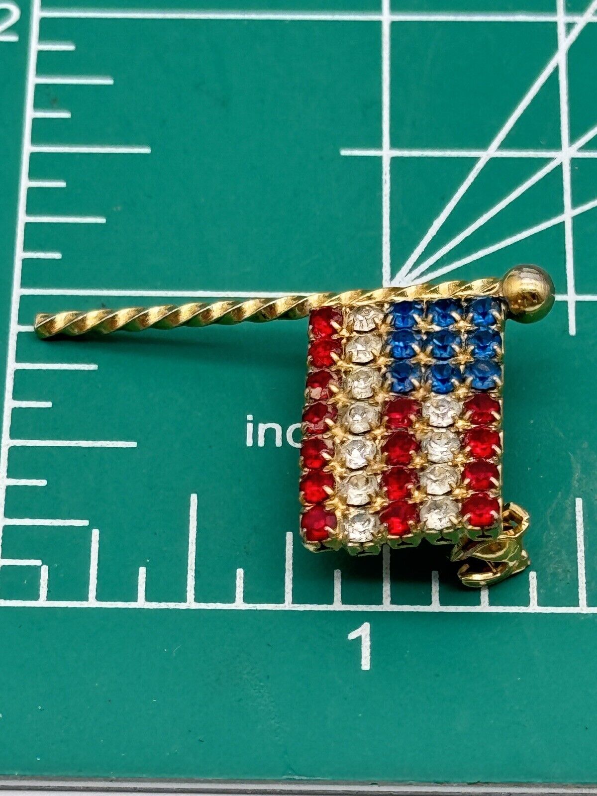 VINTAGE RHINESTONE PIN BROOCH- AMERICAN FLAG