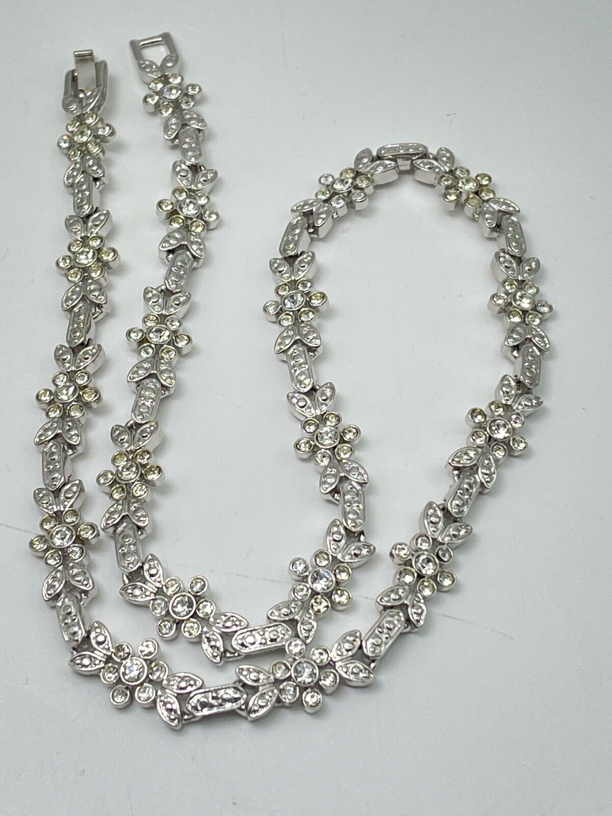 Art Deco Style Clear Rhinestone Silver Tone Floral Design Necklace 15.75”l