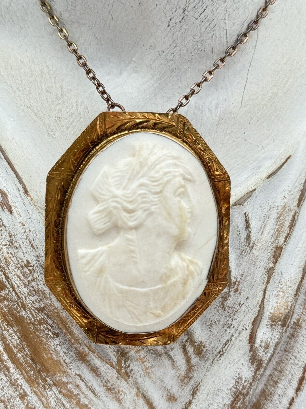 Antique 10kt Gold Angel Skin Cameo Brooch Pendant Chased Frame EDWARDIAN