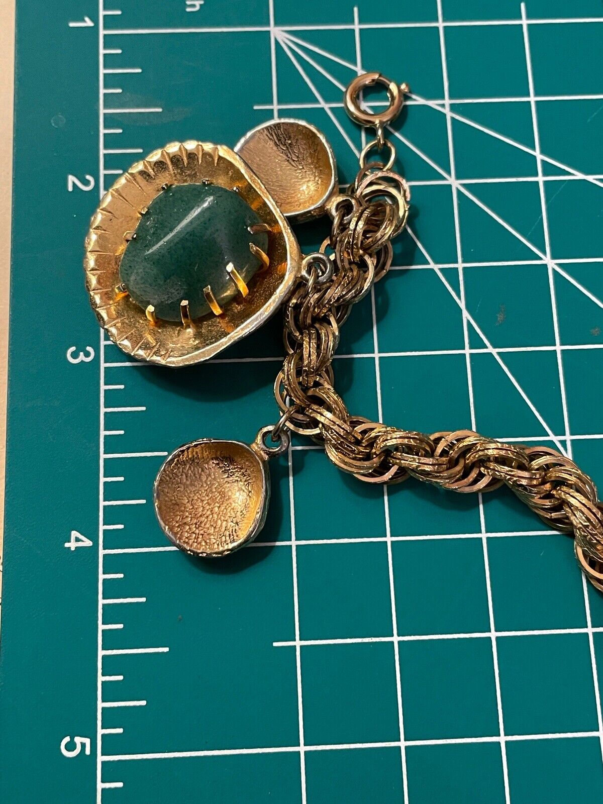 Vintage Gold Tone Shell Charm Bracelet With Jade Like Stone