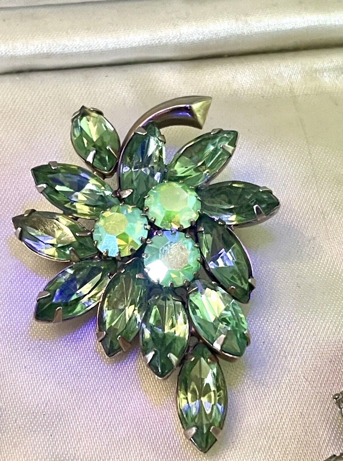 Uranium Brooch Emerald Peridot Green Rhinestone Estate Jewelry VINTAGE