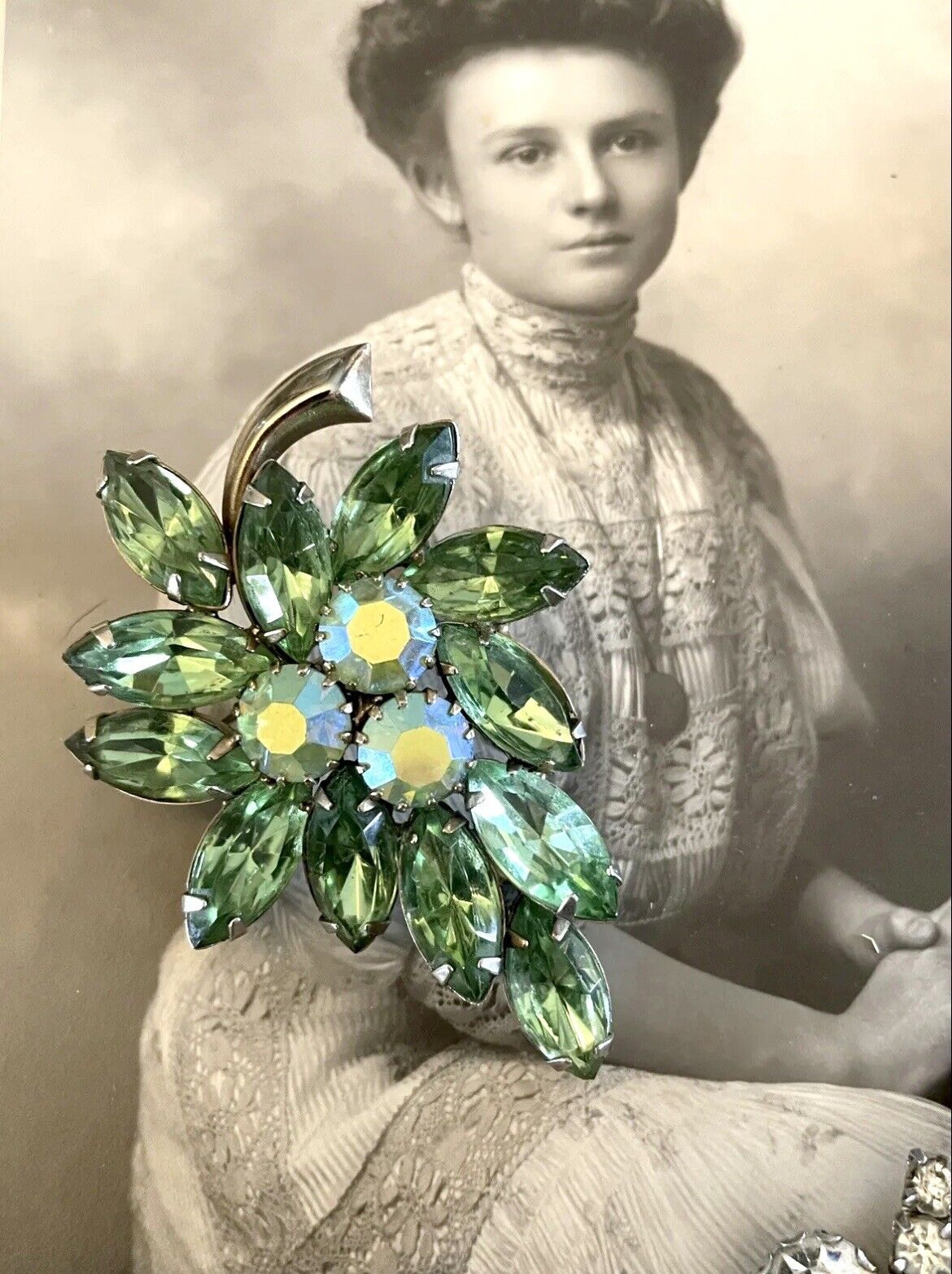 Uranium Brooch Emerald Peridot Green Rhinestone Estate Jewelry VINTAGE