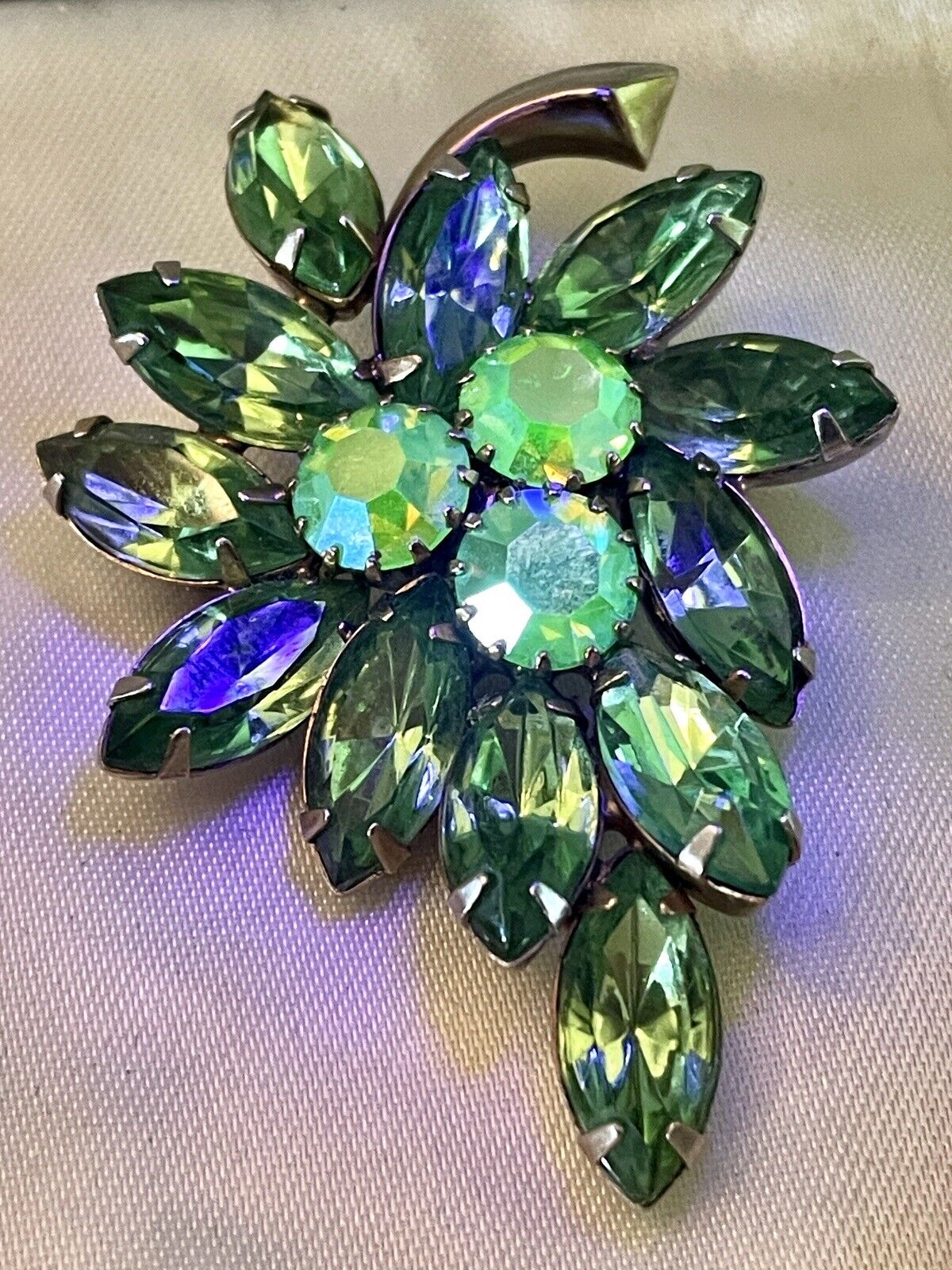 Uranium Brooch Emerald Peridot Green Rhinestone Estate Jewelry VINTAGE