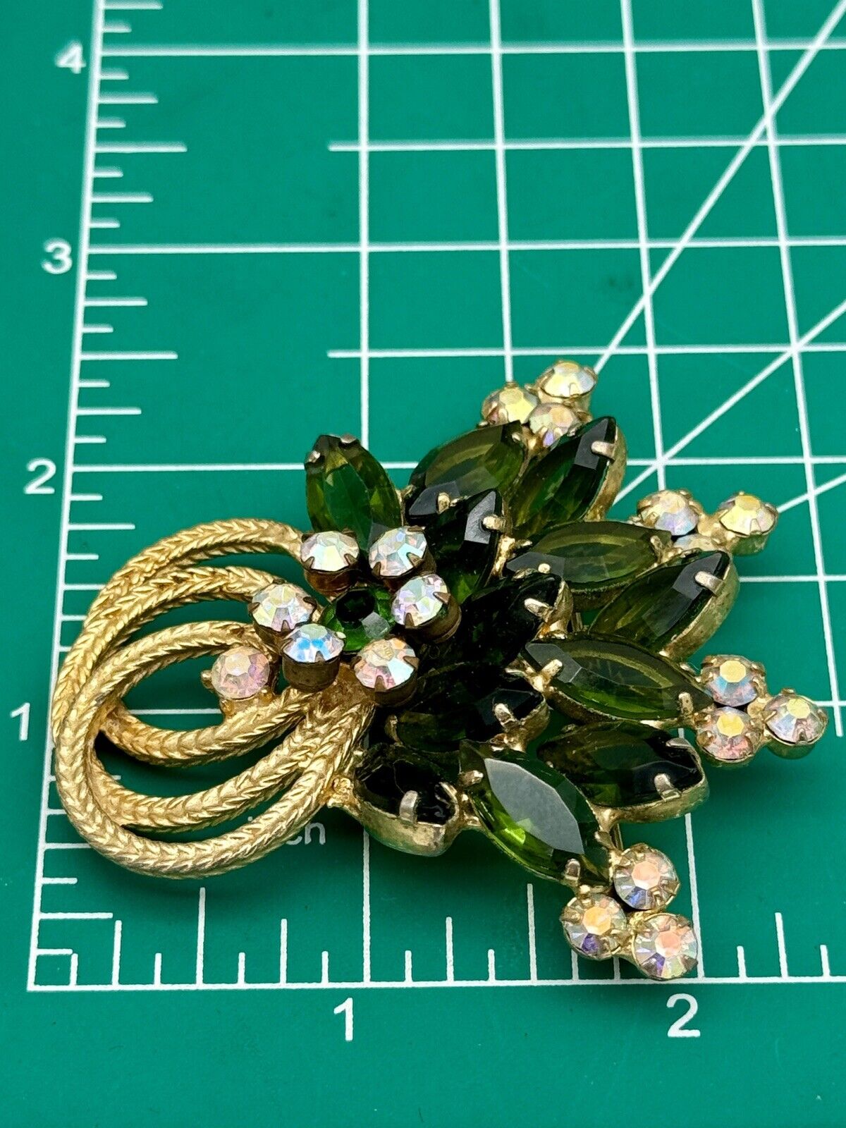 Vintage D&E Juliana Grass Green Rhinestone & AURORA BOREALIS Accents Swirl Brooch VERIFIED