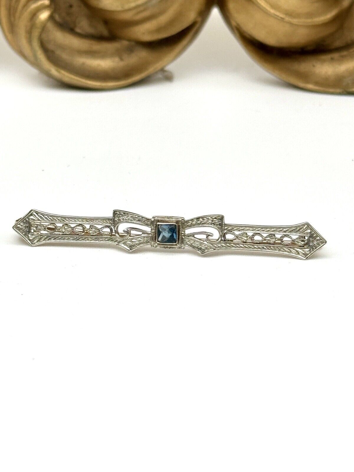 Art Deco Style 10kt Gold Marked Bar Pin With Blue Center Stone ESTATE QUALITY