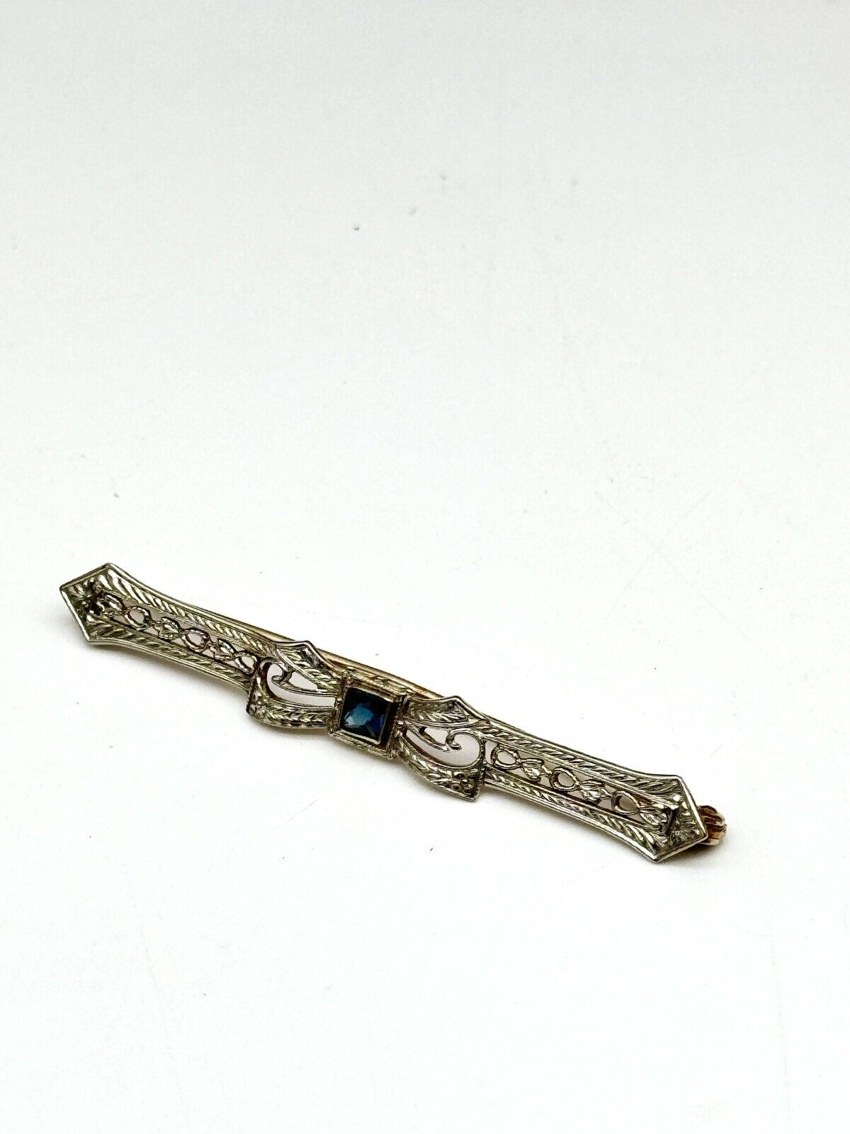 Art Deco Style 10kt Gold Marked Bar Pin With Blue Center Stone ESTATE QUALITY