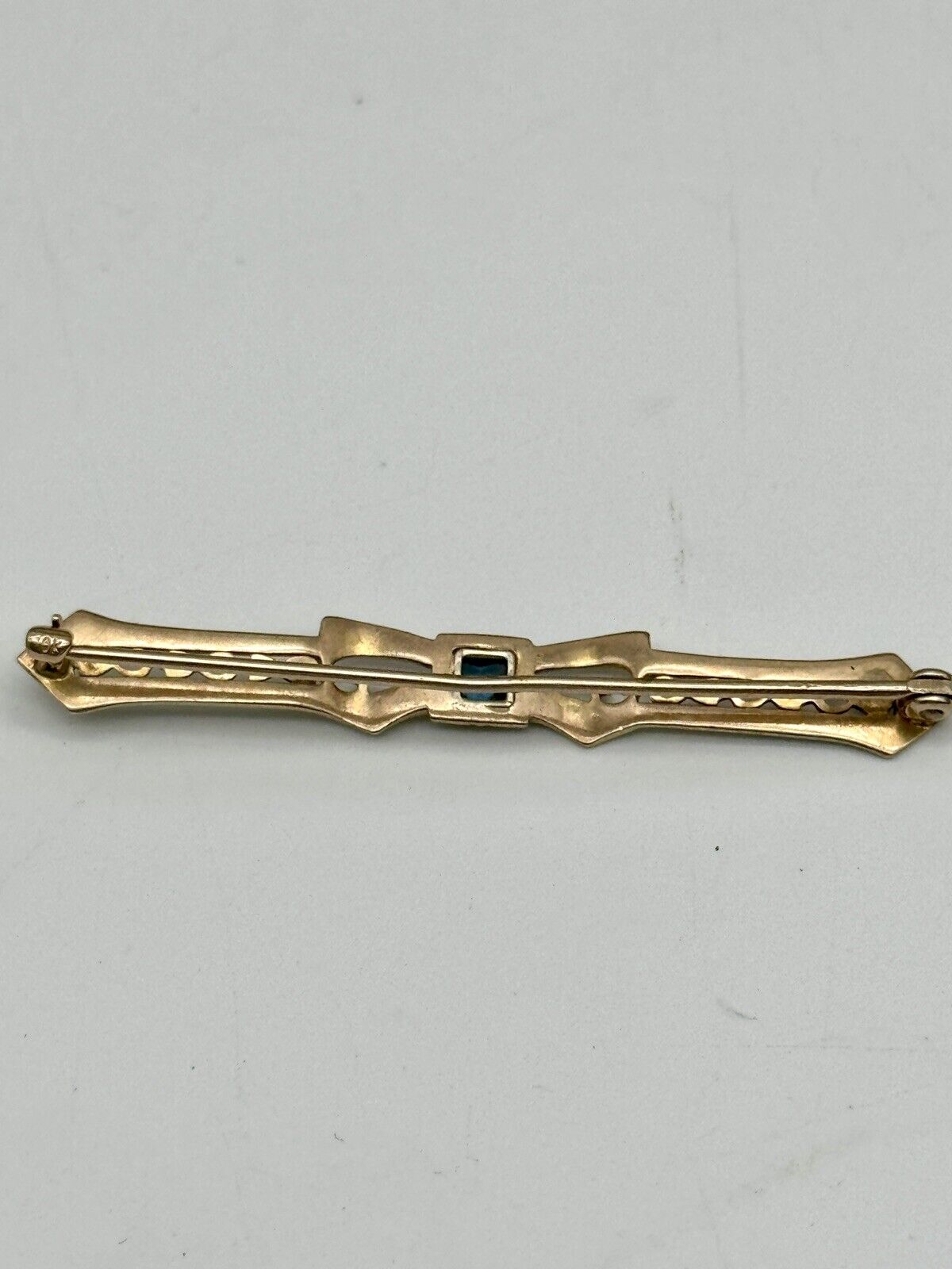 Art Deco Style 10kt Gold Marked Bar Pin With Blue Center Stone ESTATE QUALITY