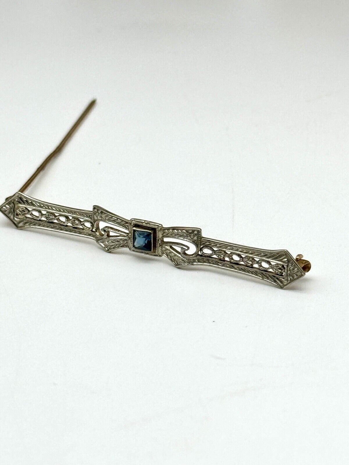 Art Deco Style 10kt Gold Marked Bar Pin With Blue Center Stone ESTATE QUALITY