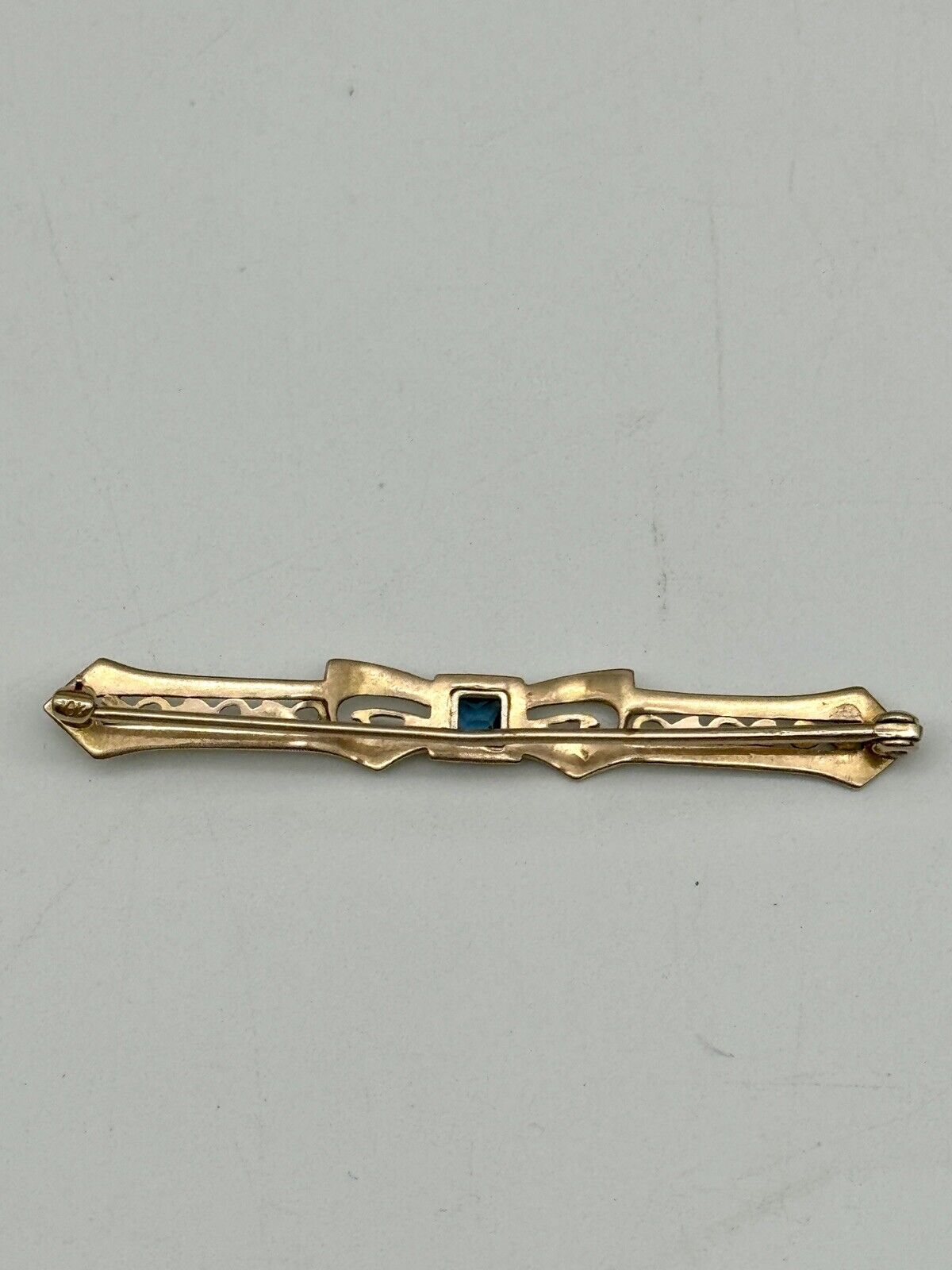 Art Deco Style 10kt Gold Marked Bar Pin With Blue Center Stone ESTATE QUALITY