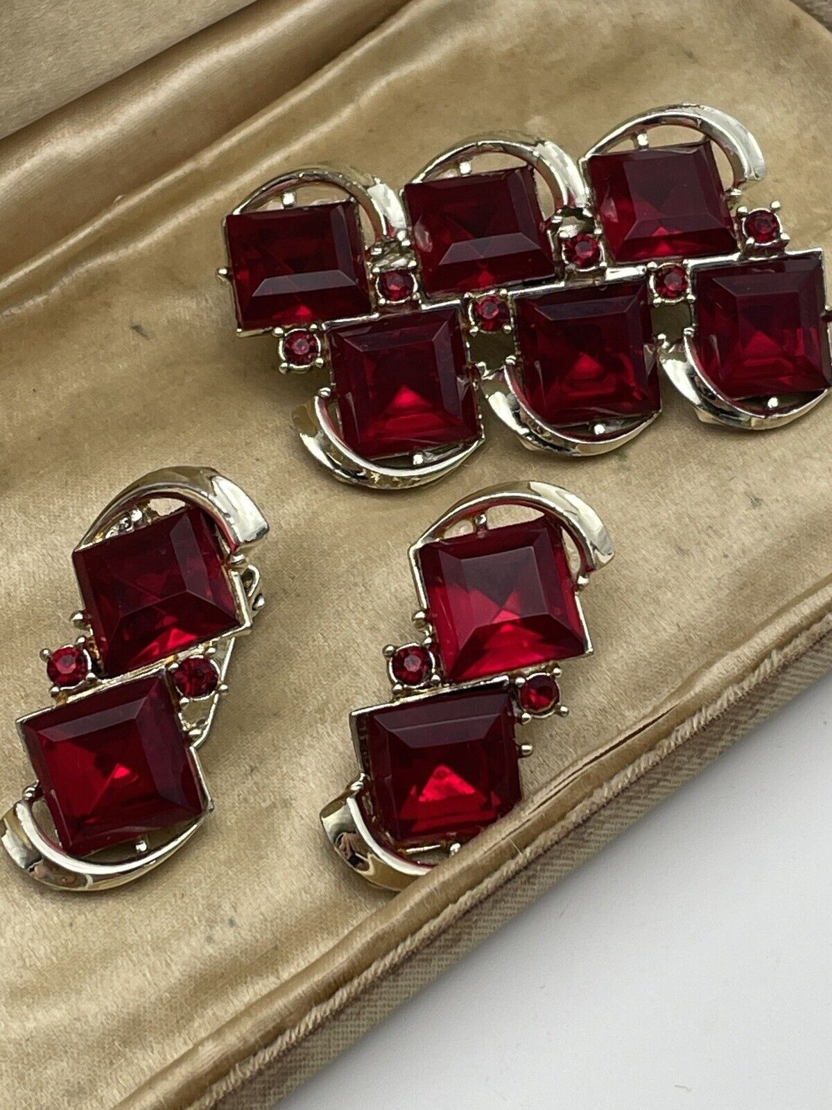 Vintage Red Rhinestone Brooch And Clip On Earring Set ESTATE FIND