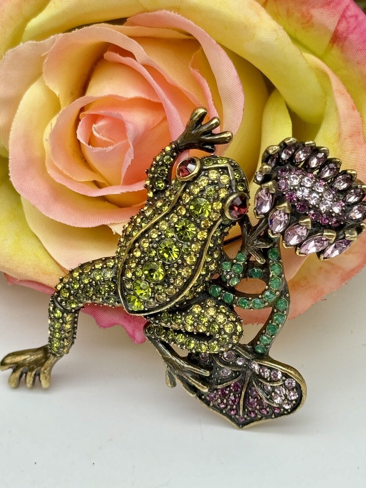 Heidi Daus Frog With Flower Brooch Pin Green Pink Vintage Collector EDITION