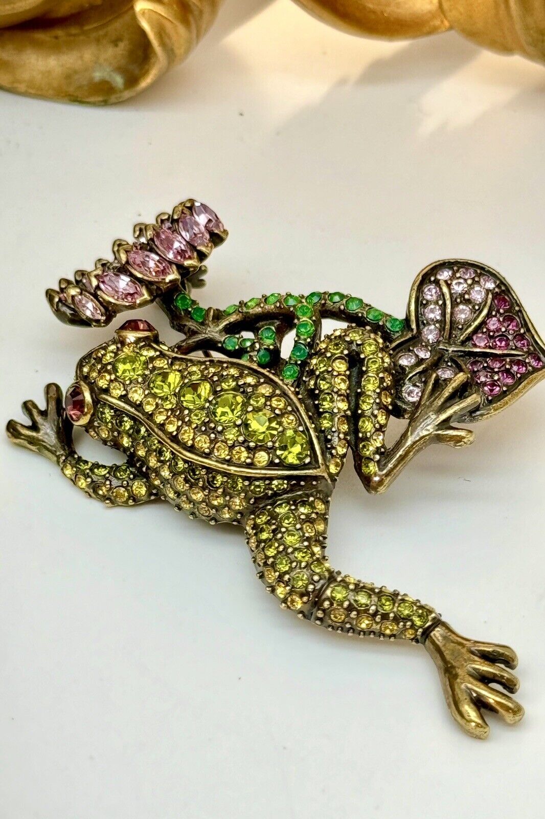 Heidi Daus LARGE Frog BROOCH With Flower Pin Green Pink Vintage Collector EDITION