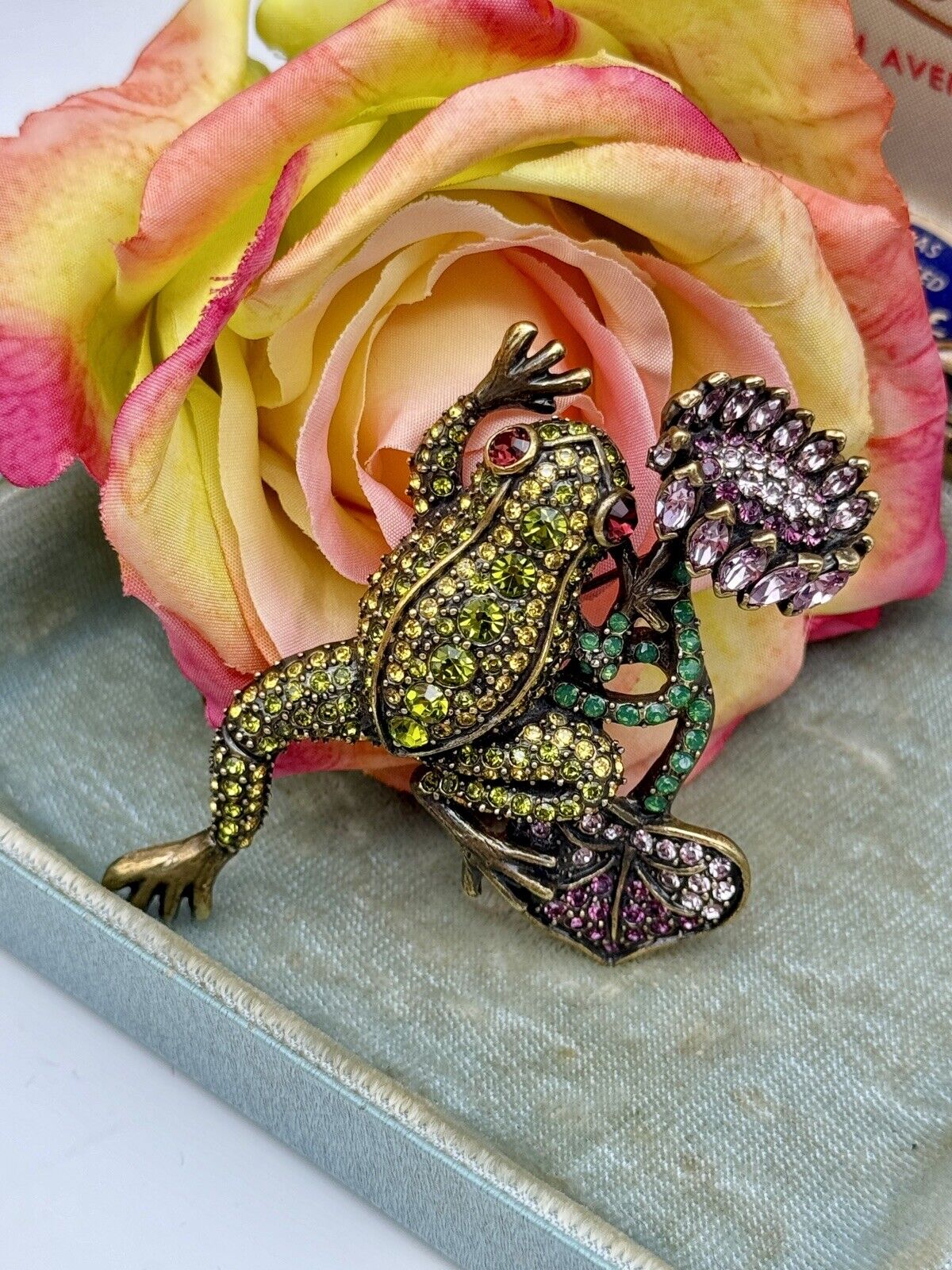 Heidi Daus LARGE Frog BROOCH With Flower Pin Green Pink Vintage Collector EDITION