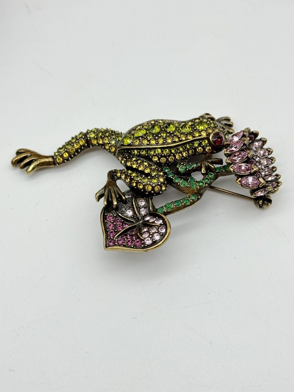 Heidi Daus LARGE Frog BROOCH With Flower Pin Green Pink Vintage Collector EDITION