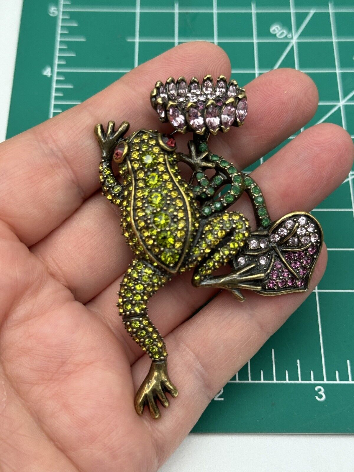 Heidi Daus LARGE Frog BROOCH With Flower Pin Green Pink Vintage Collector EDITION