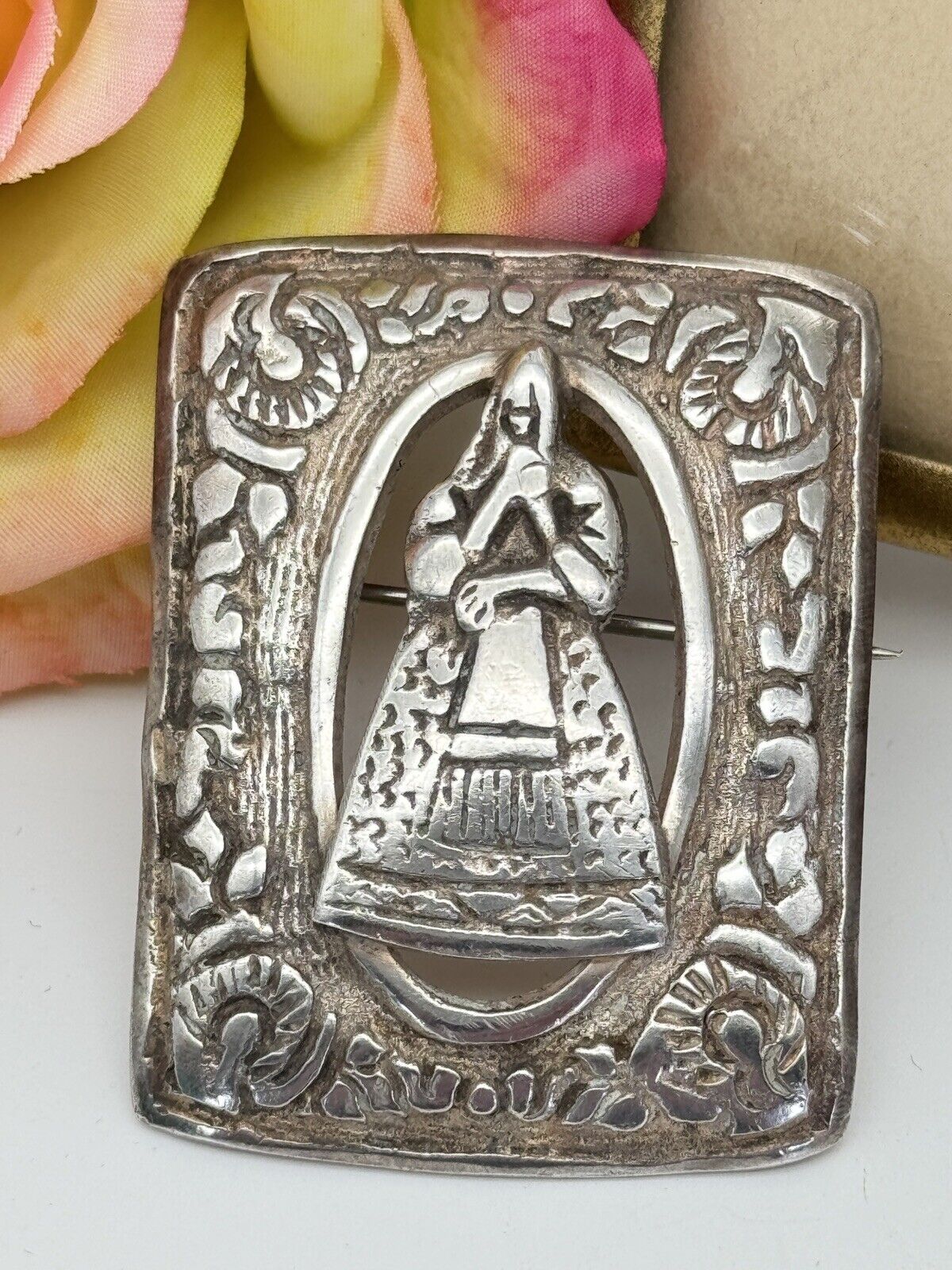 Sterling Silver 925 Artisan Brooch Woman In Frame PERU SIGNED C Clasp