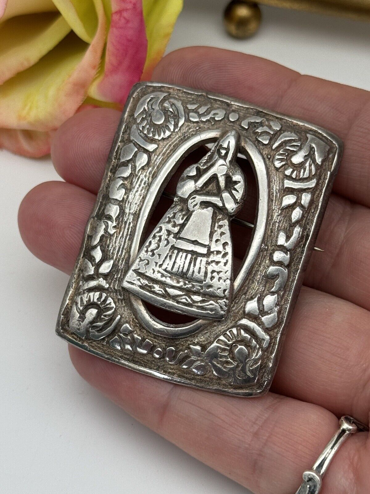 Sterling Silver 925 Artisan Brooch Woman In Frame PERU SIGNED C Clasp