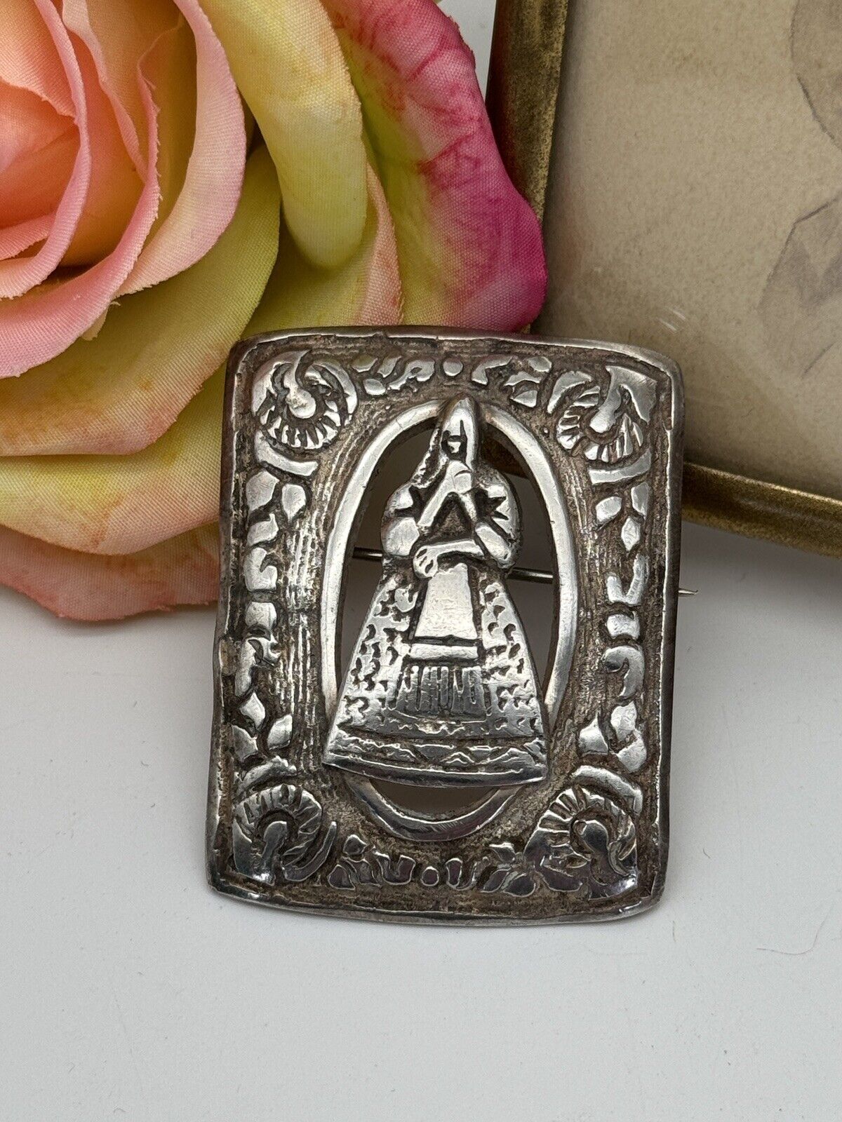 Sterling Silver 925 Artisan Brooch Woman In Frame PERU SIGNED C Clasp