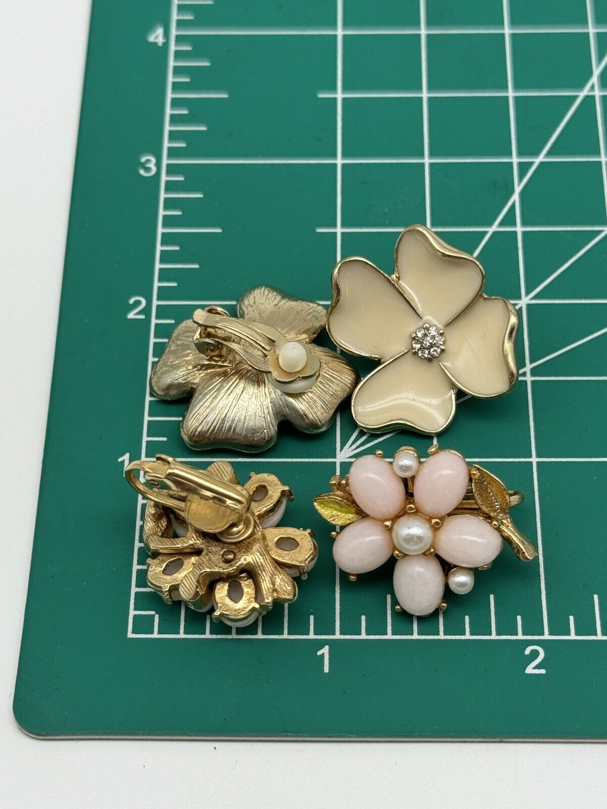 2 Pair Of Vintage Goldtone Flower Design Costume Clip-on Earrings