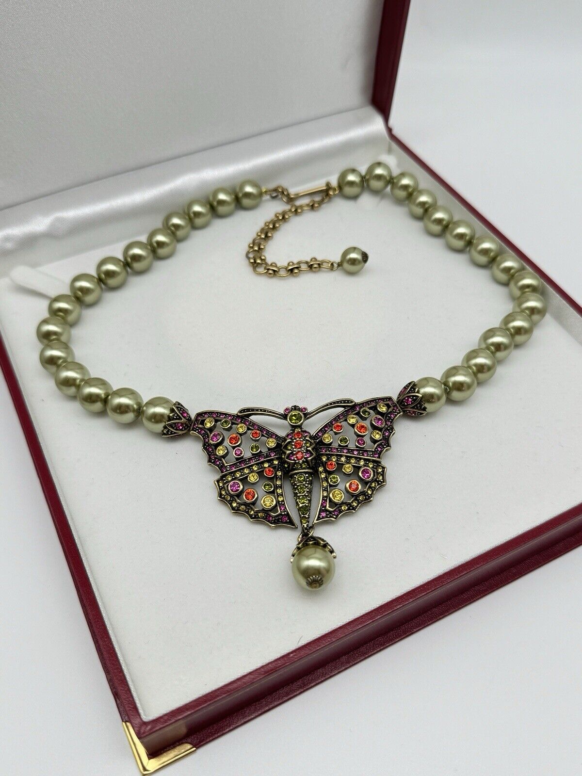 HEIDI DAUS Butterfly Crystals Green FAUX Pearls Necklace Estate Find BEAUTIFUL