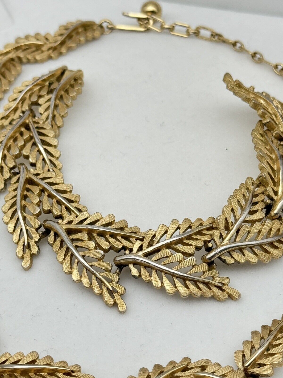 Vintage Crown TRIFARI Leaf Link Brushed Goldtone Jewelry Set Necklace Bracelet