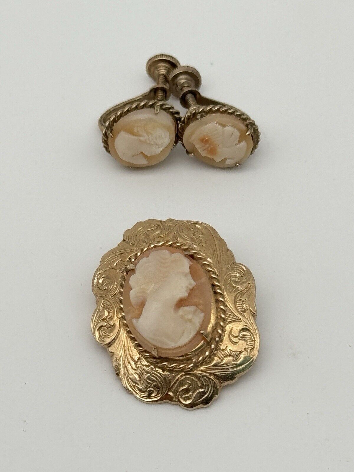 Vintage Cameo Jewelry Set Carved Shell Earrings Brooch Victorian Style Goldtone