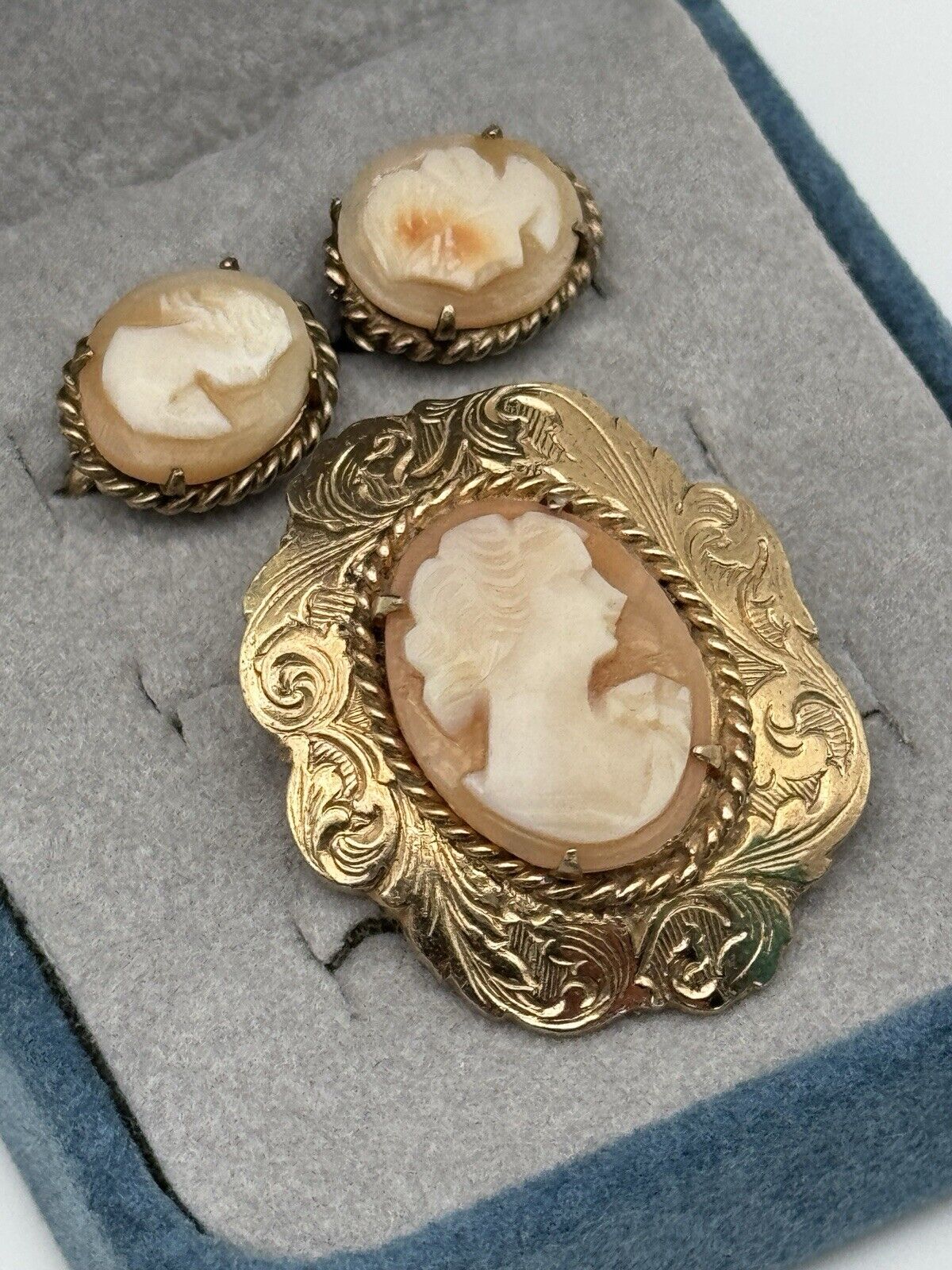 Vintage Cameo Jewelry Set Carved Shell Earrings Brooch Victorian Style Goldtone