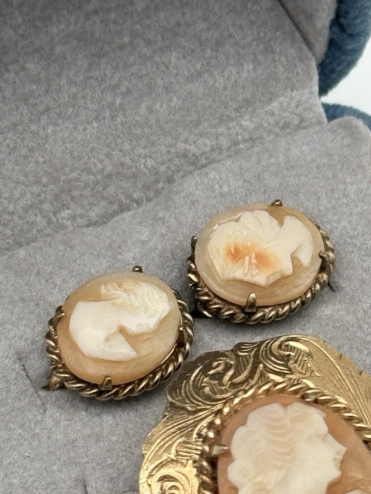 Vintage Cameo Jewelry Set Carved Shell Earrings Brooch Victorian Style Goldtone